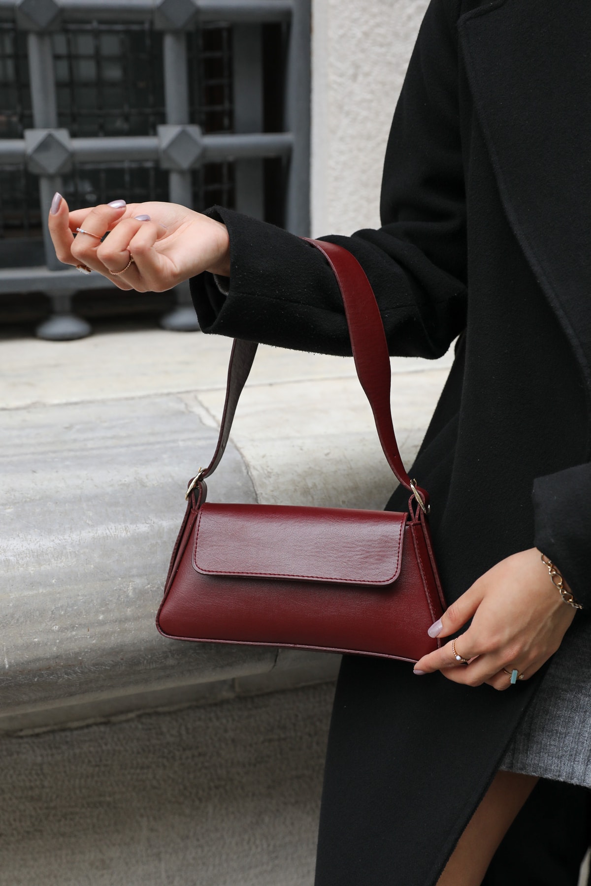 Levně Madamra Claret Red Women's Simple Design Covered Shoulder Bag