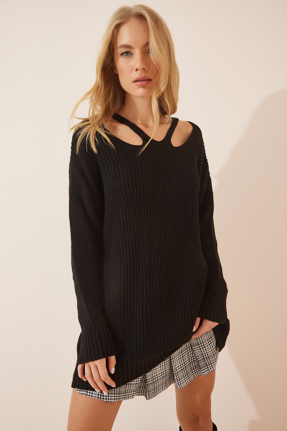 Happiness İstanbul Women's Black Cut Out Detailed Oversize Long Knitwear