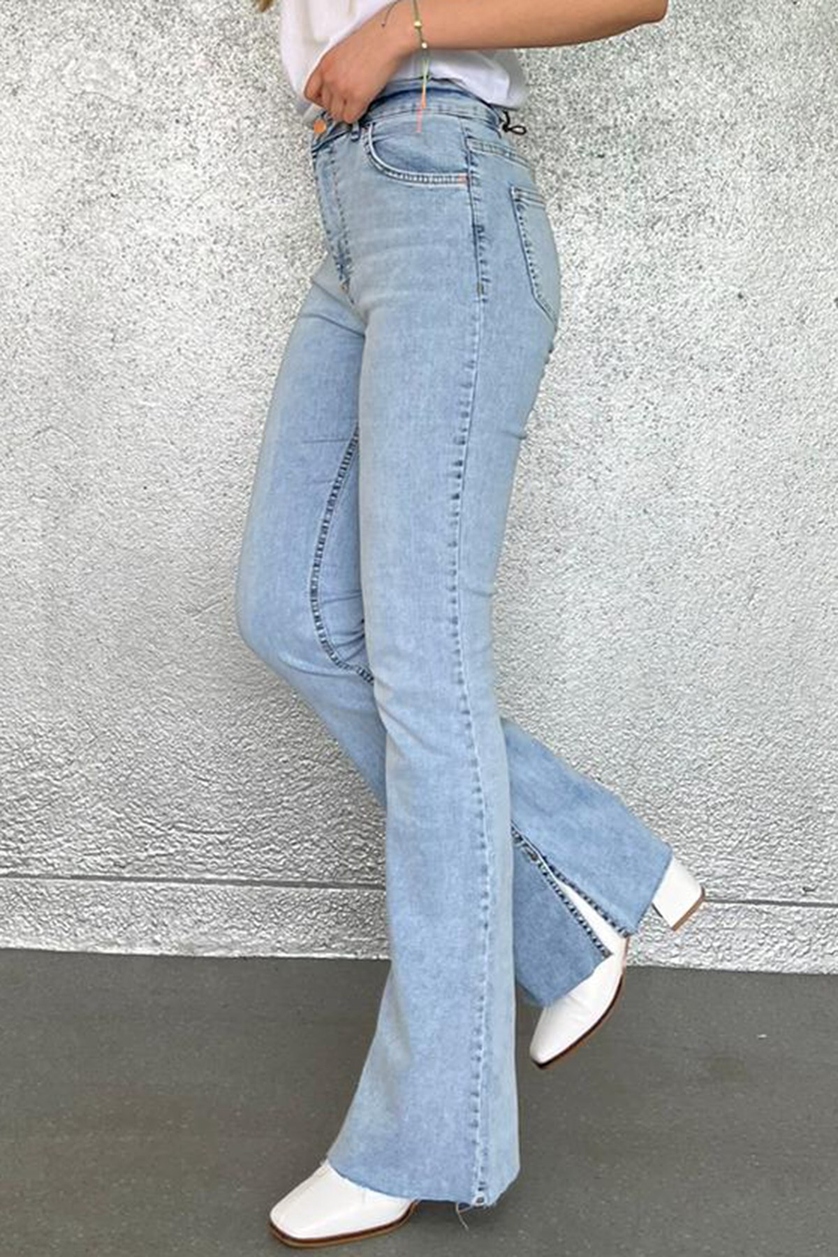 Levně Madmext Women's Ice Blue Slit Lycra Flare Jeans