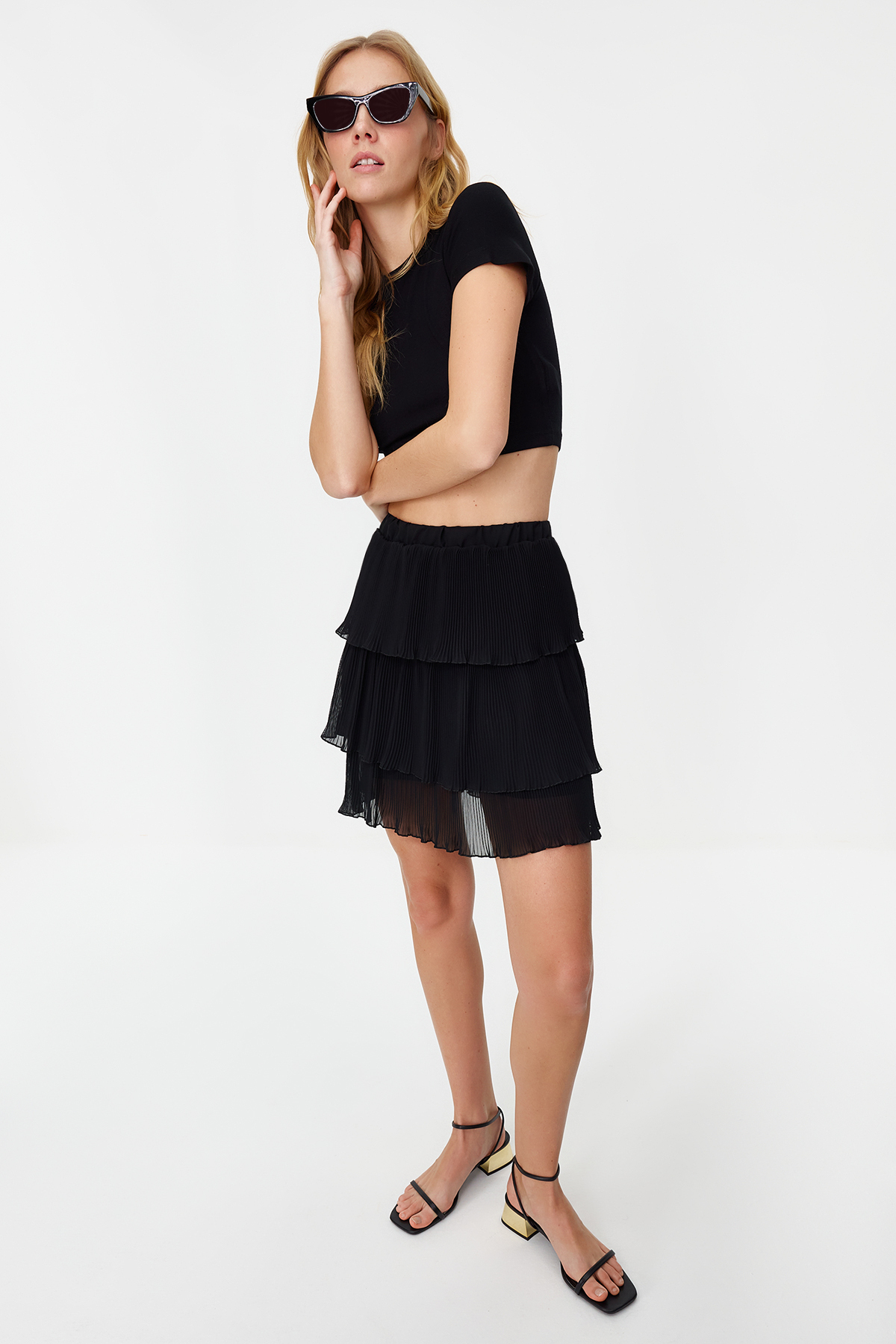 Levně Trendyol Black Pleated Skirt Ruffled Chiffon Mini Woven Skirt
