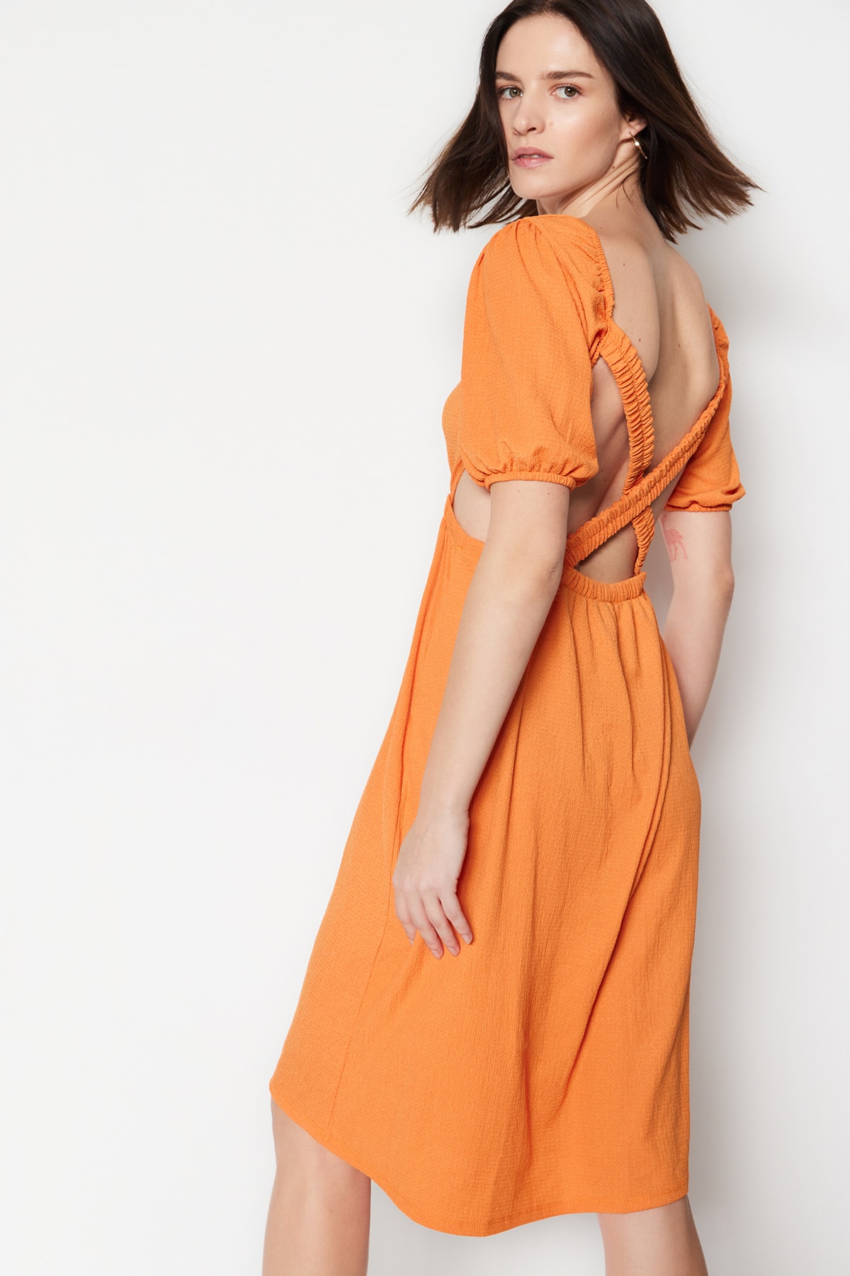 Trendyol Orange hát nélküli midi wrap kötött ruha