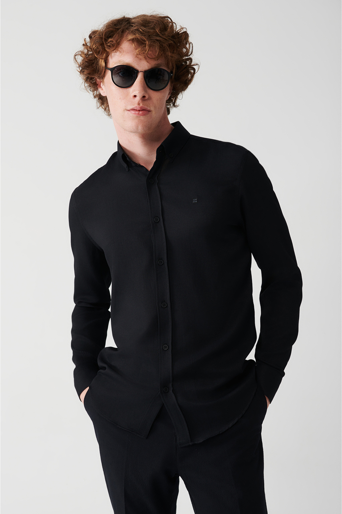 Avva Men's Black Buttoned Collar Textured Cotton Slim Fit Slim Fit Shirt