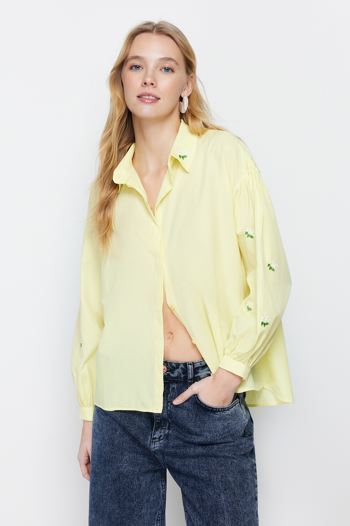 Levně Trendyol Yellow Embroidered Cotton Woven Shirt