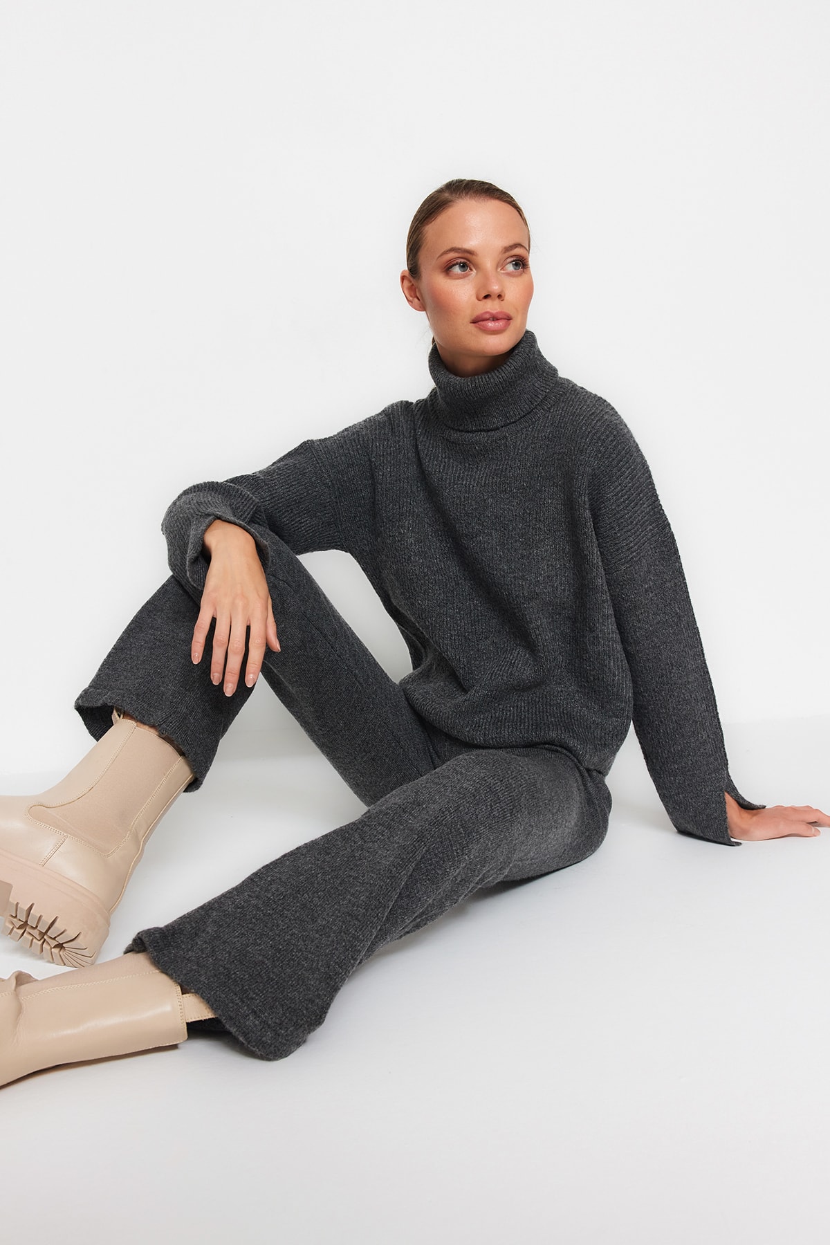 Levně Trendyol Anthracite Soft Textured Basic Trousers and Tricot Top-Top Set
