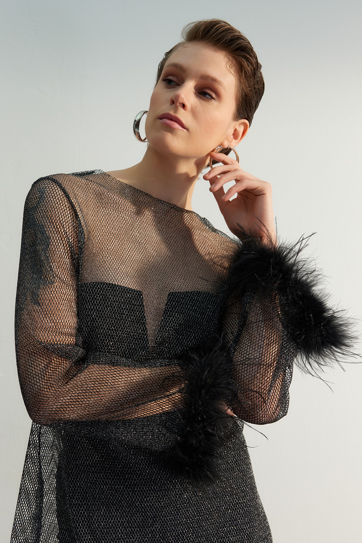 Rochie de seara eleganta Trendyol Black Otrisch cu plasa detaliata