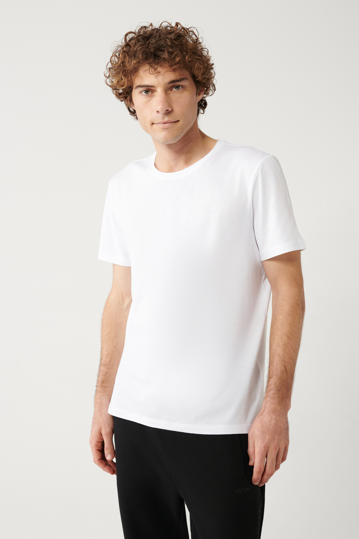 Levně Avva Men's White Ultrasoft Crew Neck Plain Regular Fit Modal T-shirt