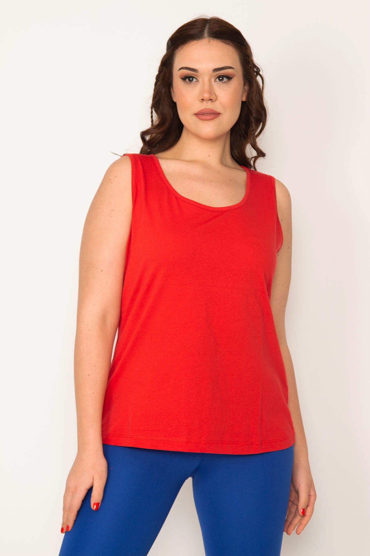Levně Şans Women's Plus Size Red Cotton Fabric Crew Neck Sleeveless Blouse