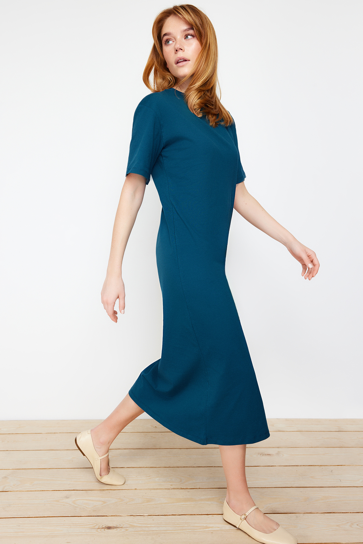 Levně Trendyol Petrol 100% Cotton Slit Detailed Shift/Comfortable Cut Mid Knitted Midi Dress