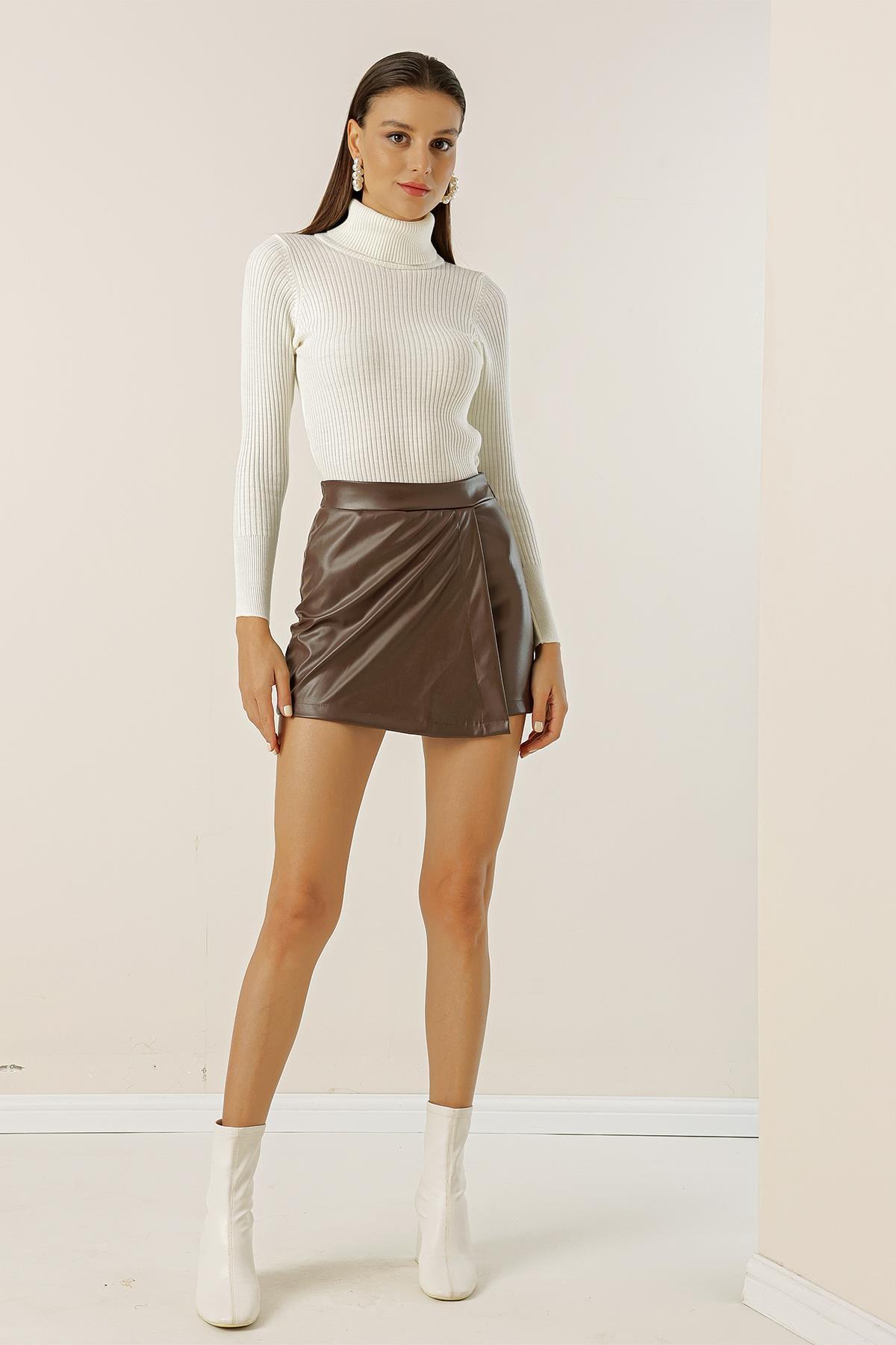 Levně By Saygı Capped Leather Shorts Skirt with Elastic Waist