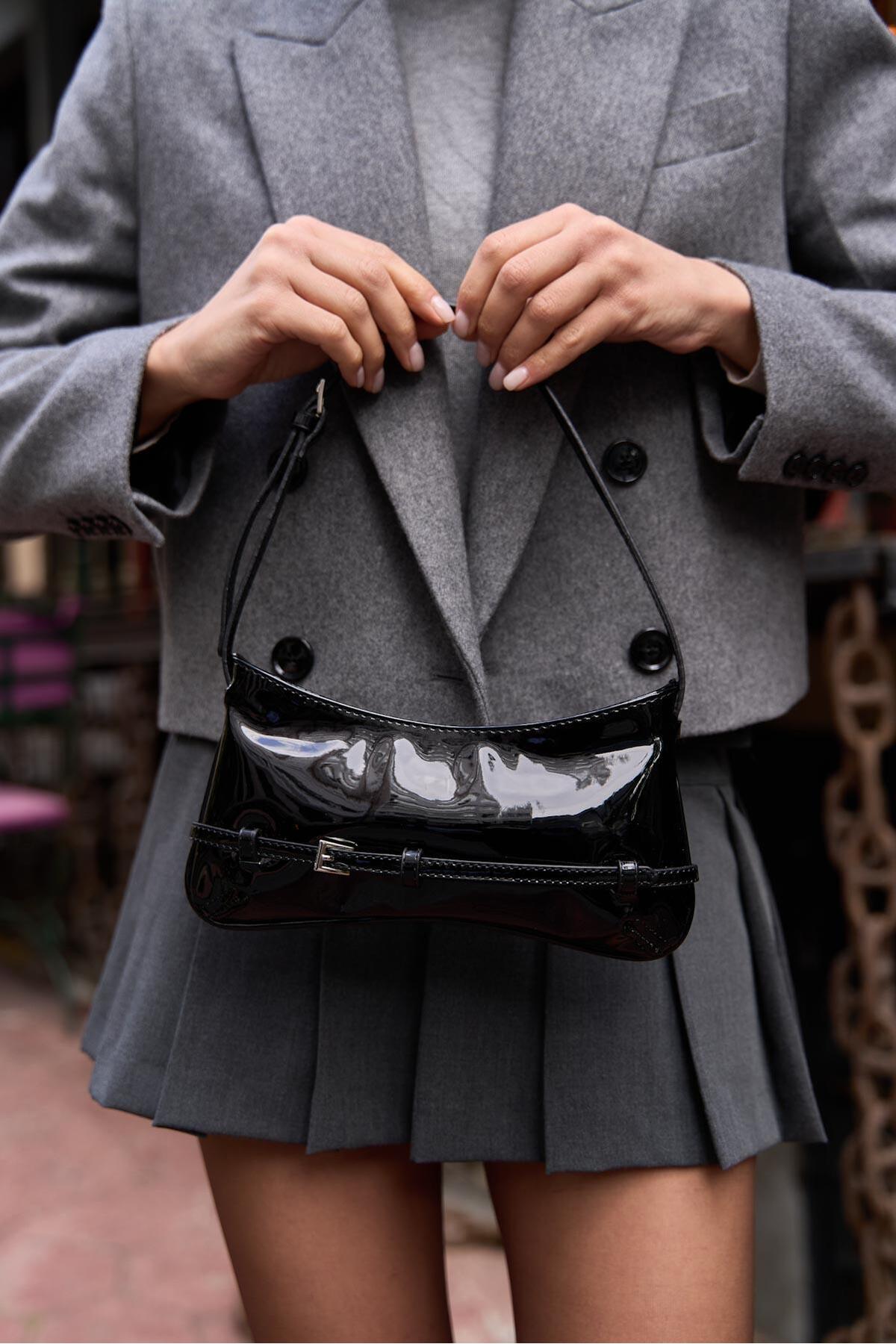 Levně Madamra Women's Black Patent Leather Baguette Bag