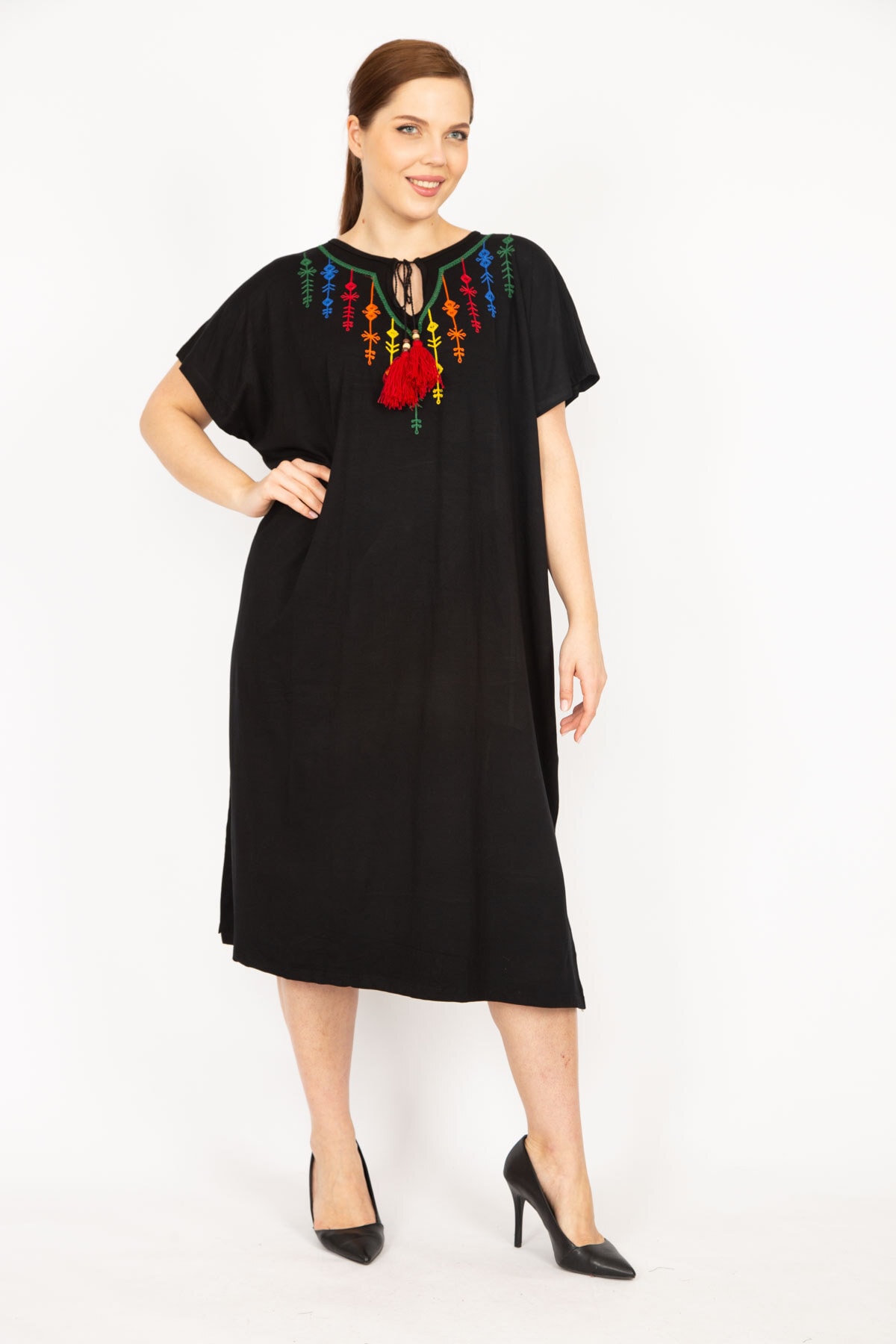 Şans Women's Black Plus Size Embroidery Detailed Low-Sleeve Dress