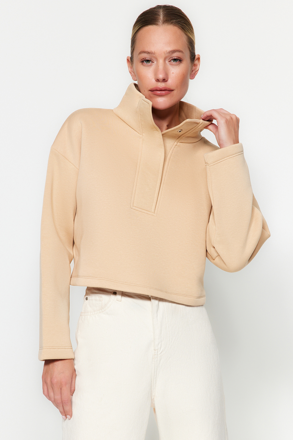 Levně Trendyol Mink Relaxed-Cut Crop Stand-Up Collar Snap Fastener Thick Fleece Knitted Sweatshirt