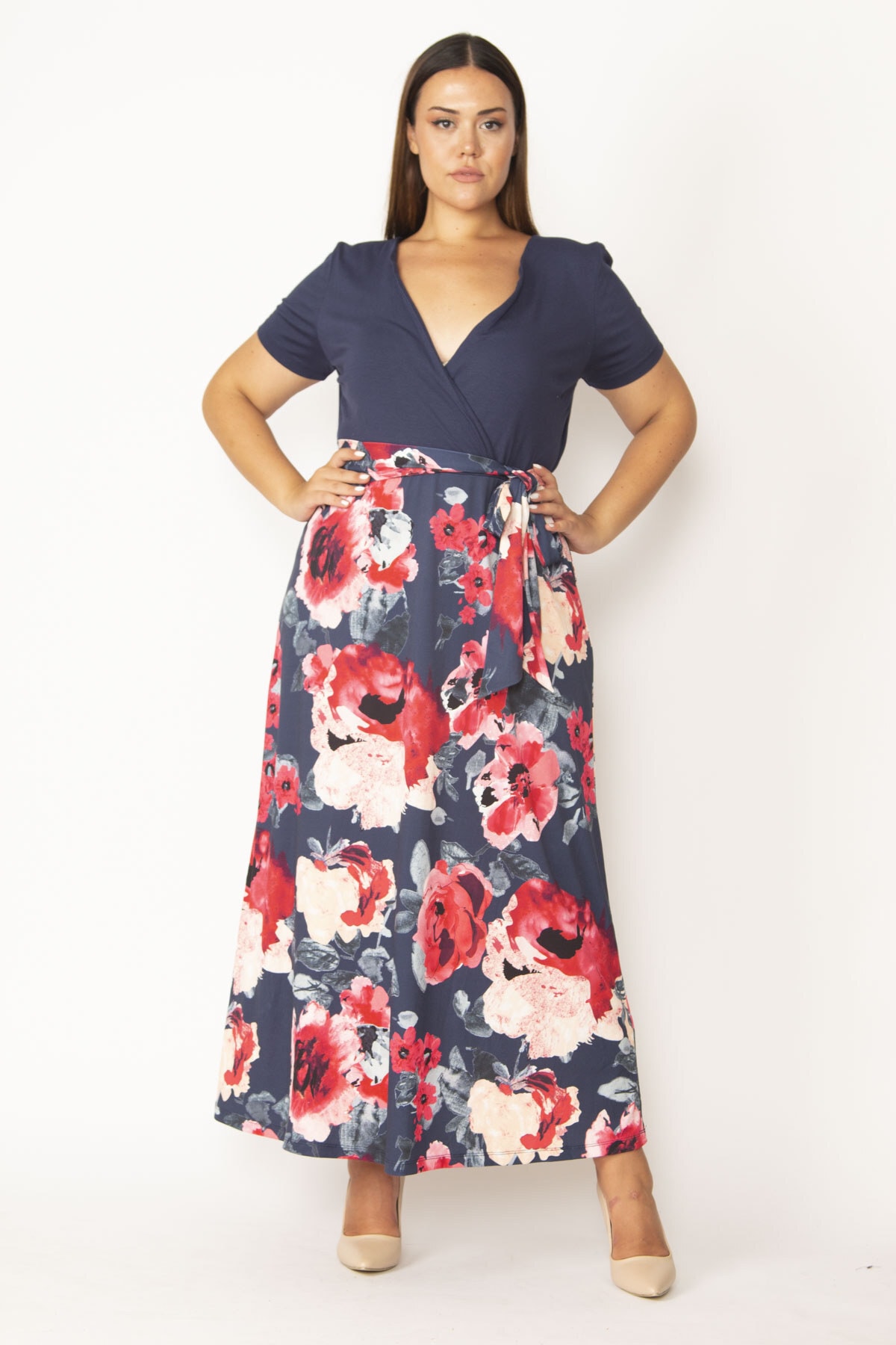 Levně Şans Women's Navy Blue Plus Size Wrap Collar Skirt Floral Patterned Dress