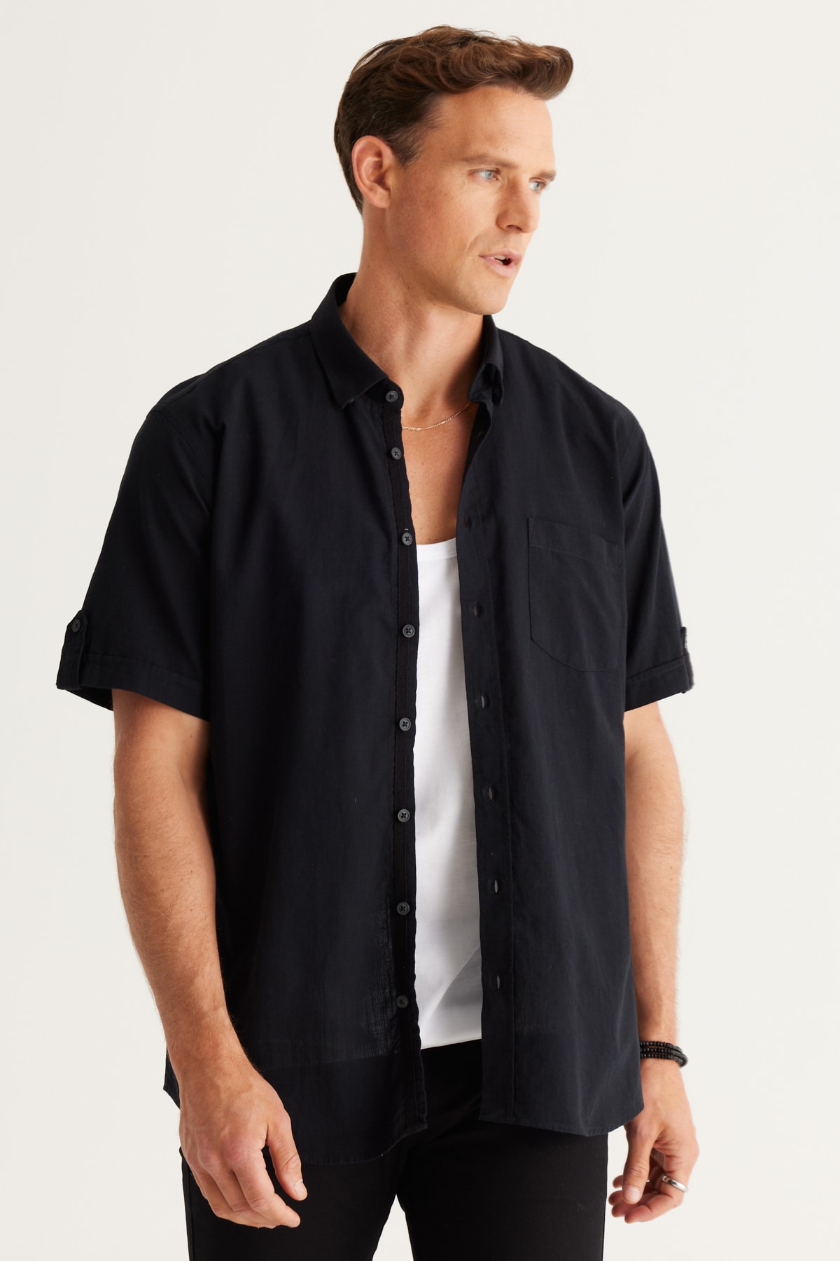 Levně AC&Co / Altınyıldız Classics Men's Black Comfort Fit Button-down Collar Linen Look 100% Cotton Short Sleeve Shirt.
