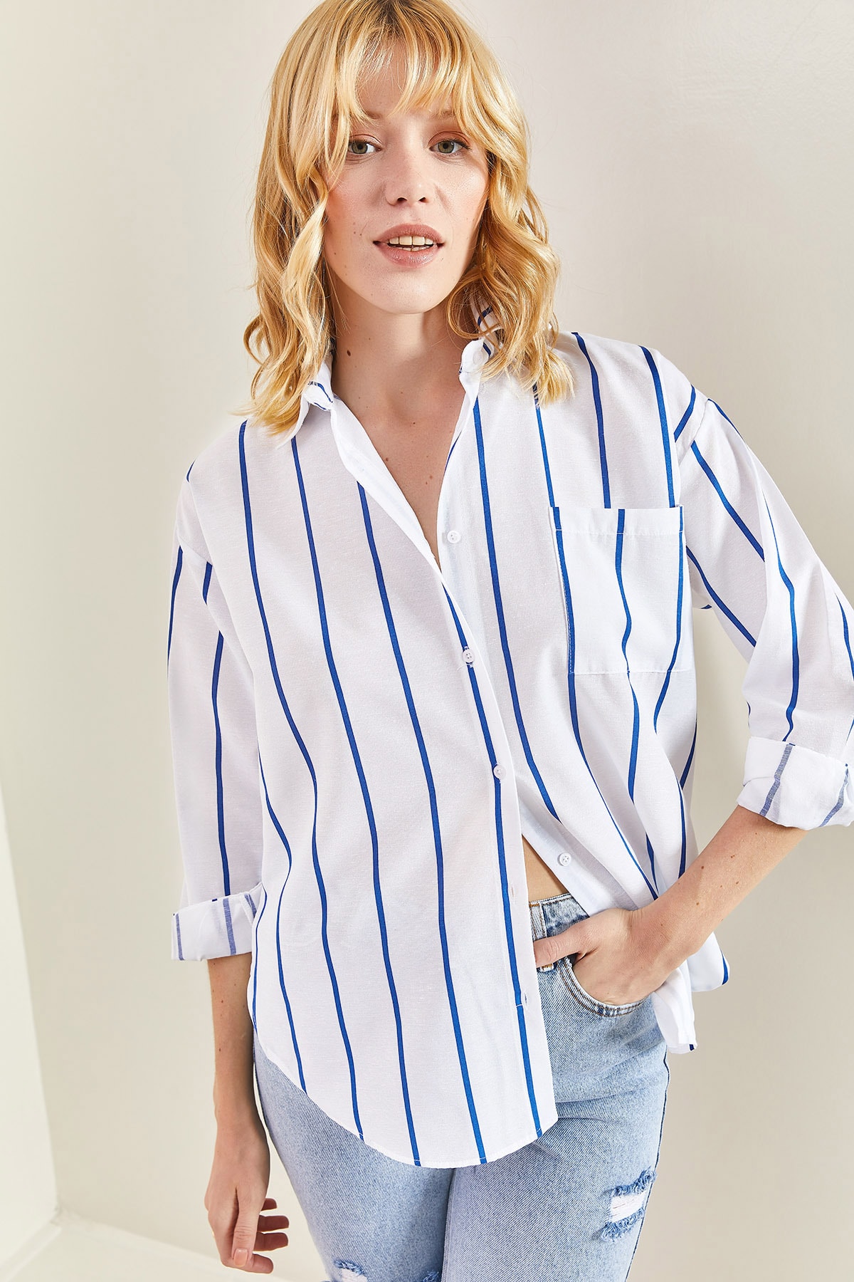Levně Bianco Lucci Women's Single Pocket Striped Oversize Shirt