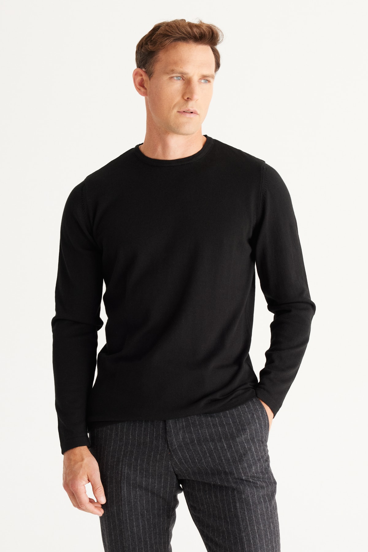 Levně AC&Co / Altınyıldız Classics Men's Black Standard Fit Normal Cut Warm Crew Neck Knitwear Sweater