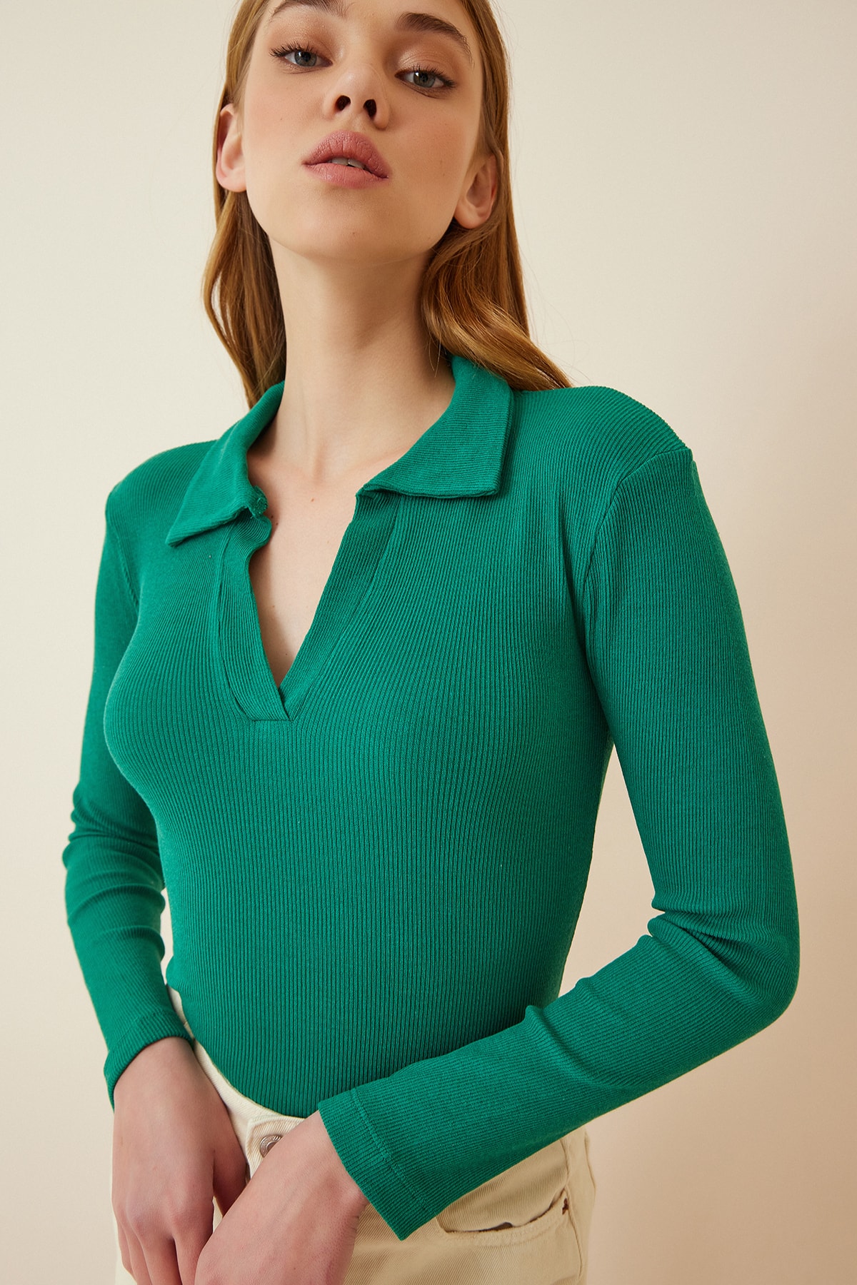 Levně Happiness İstanbul Women's Vivid Green Polo Neck Ribbed Knitted Blouse