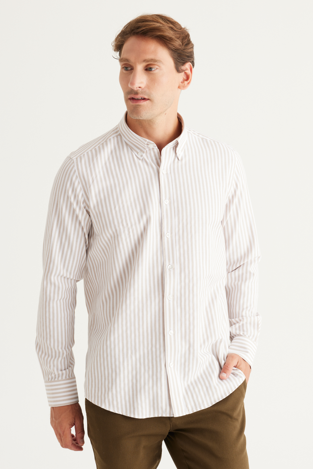 Levně ALTINYILDIZ CLASSICS Men's Beige-White Slim Fit Slim Fit Button-down Collar Cotton Striped Shirt