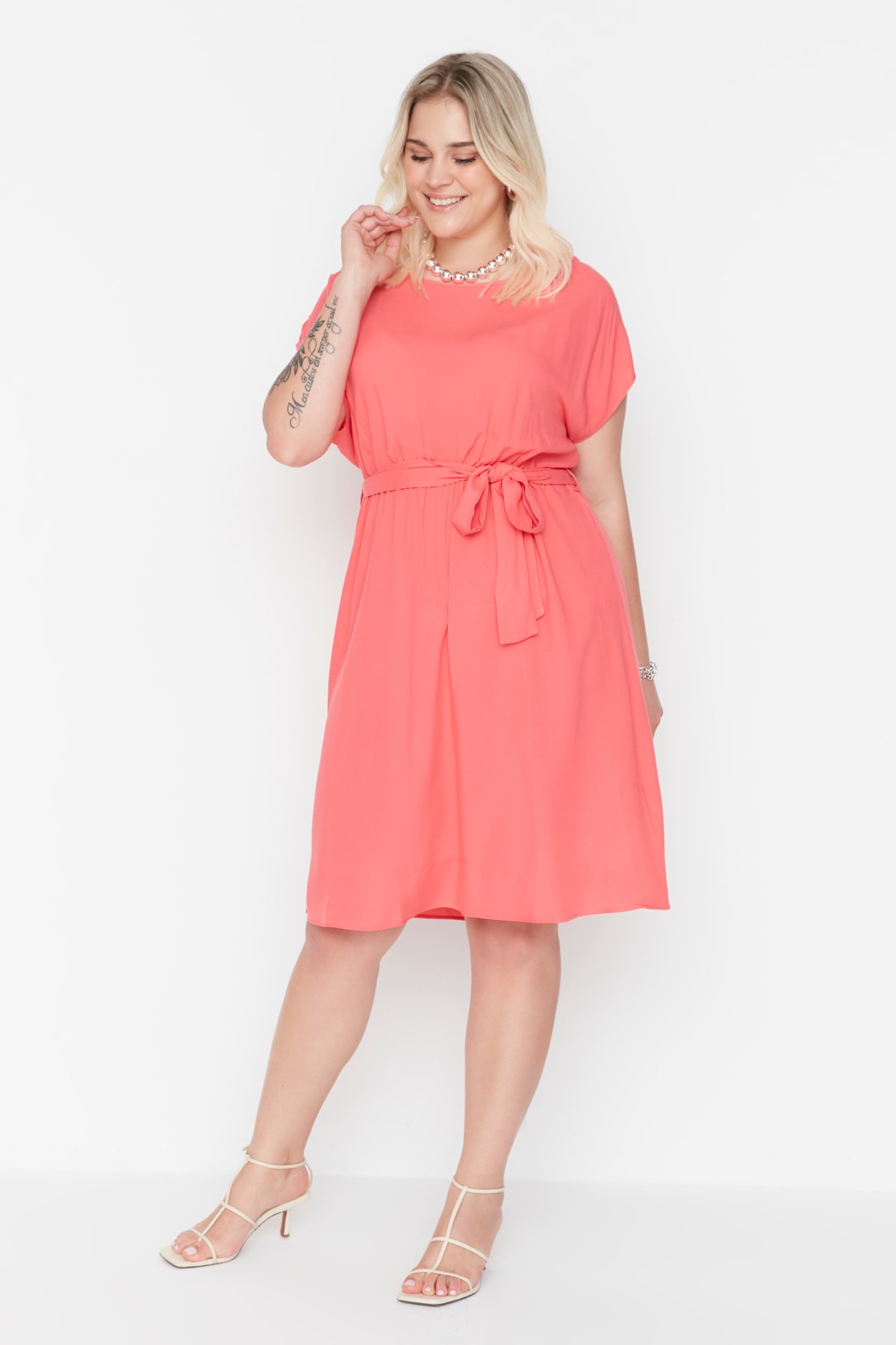 Rochie țesută din vâscoză roz Trendyol cu detalii din dantelă