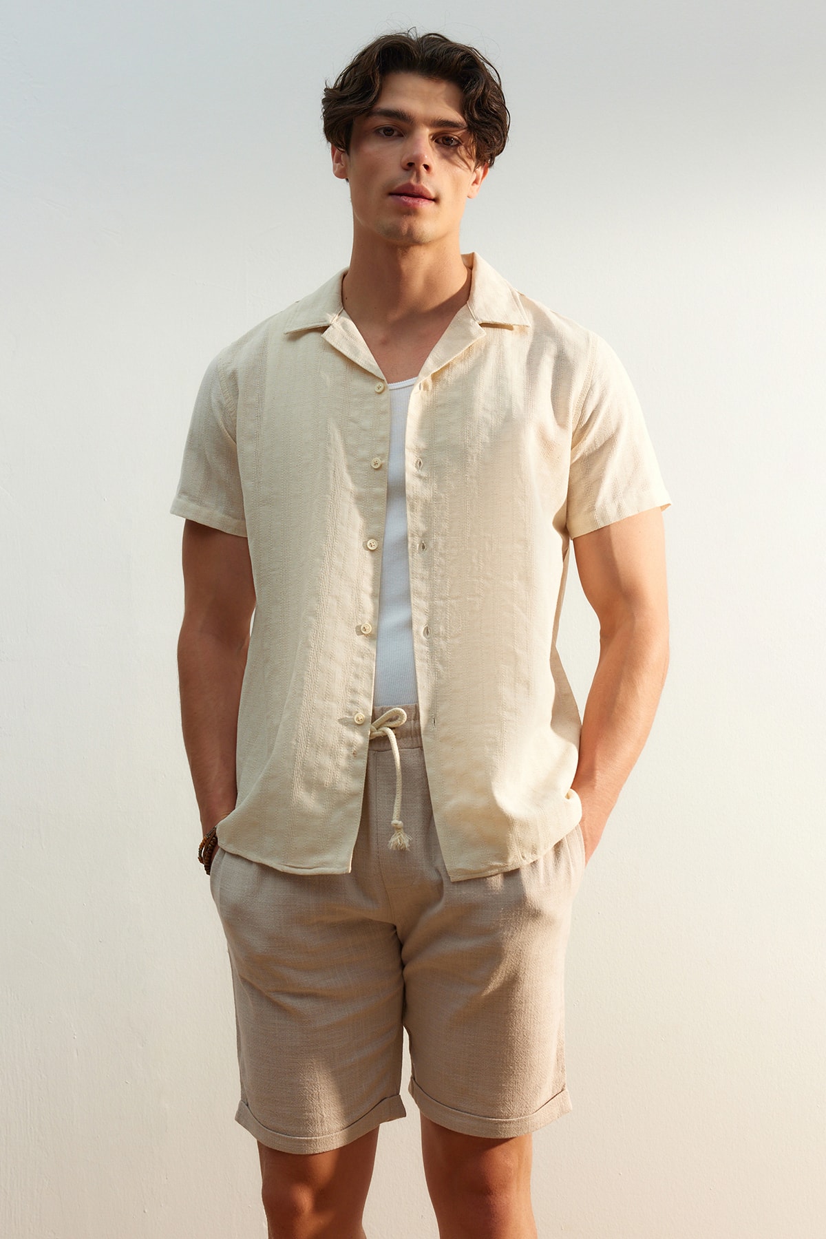 Levně Trendyol Beige Regular Fit Textured Summer Linen Look Shirt