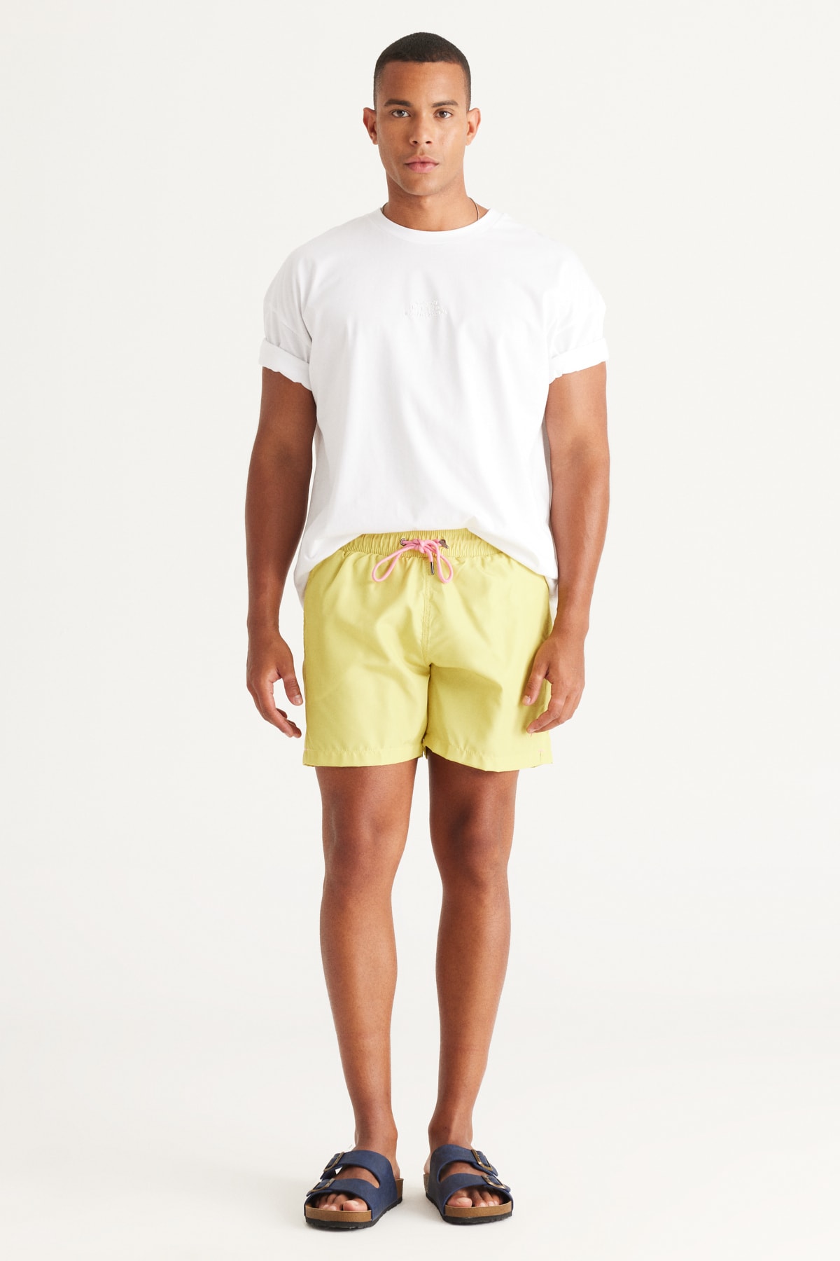 Levně AC&Co / Altınyıldız Classics Men's Yellow Standard Fit Regular Cut Quick Dry Side Pockets Patterned Swimwear.