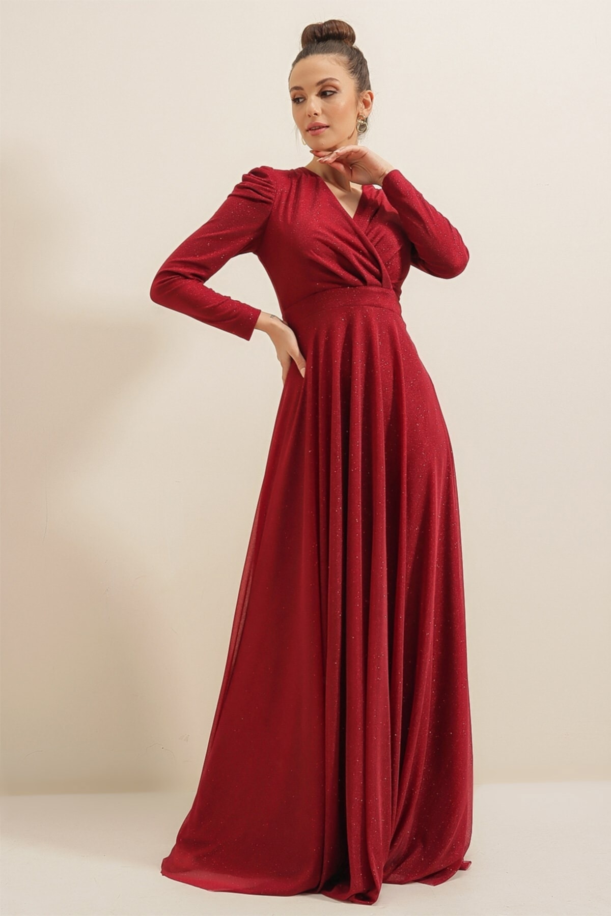 Levně By Saygı Široký výběr velikostí Burgundská červená výstřih Ramena Plisovaná podšívka Stříbřitě Dlouhé šaty