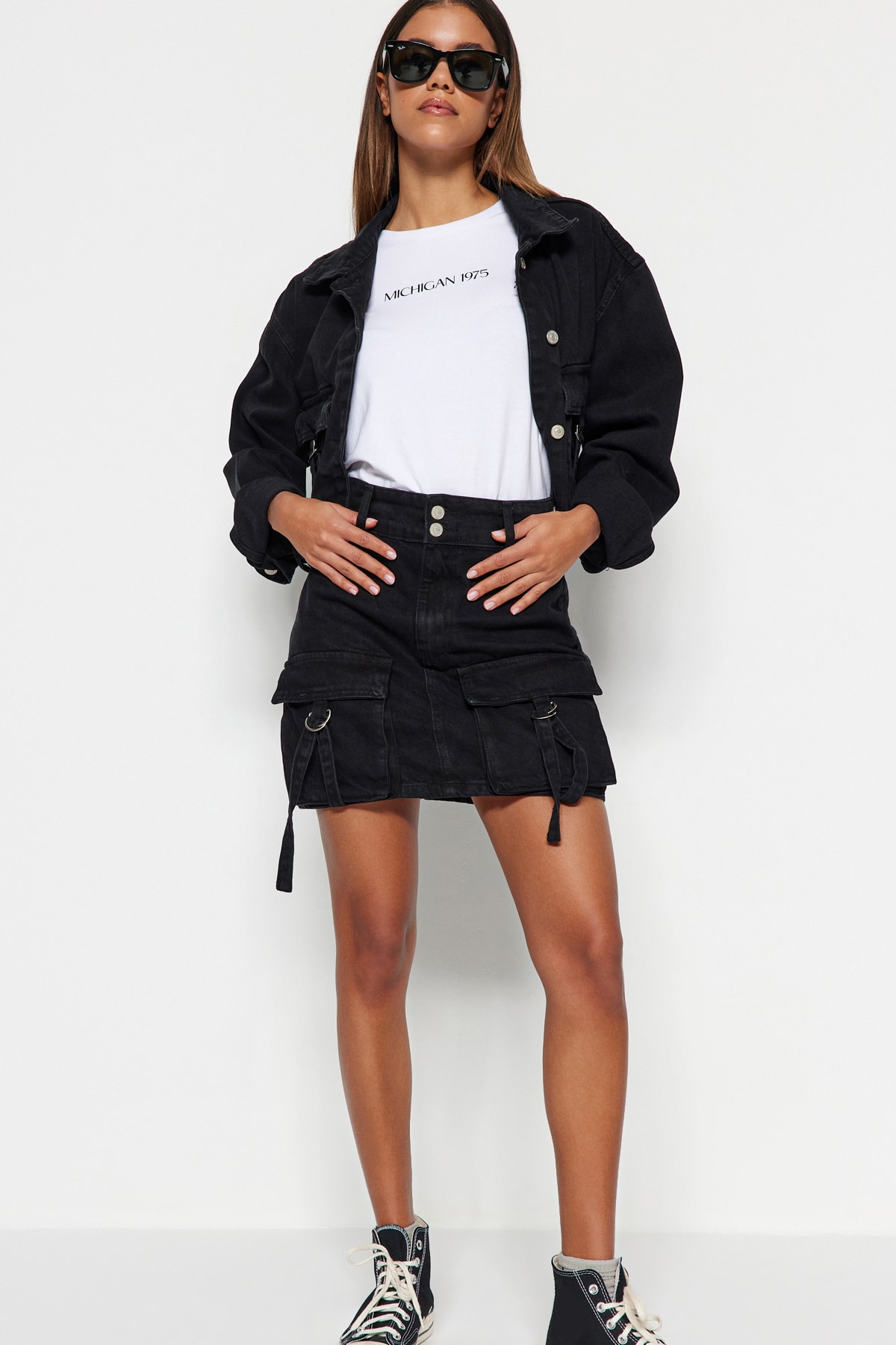 Levně Trendyol Black Cargo Pocket Detailed High Waist Mini Denim Skirt