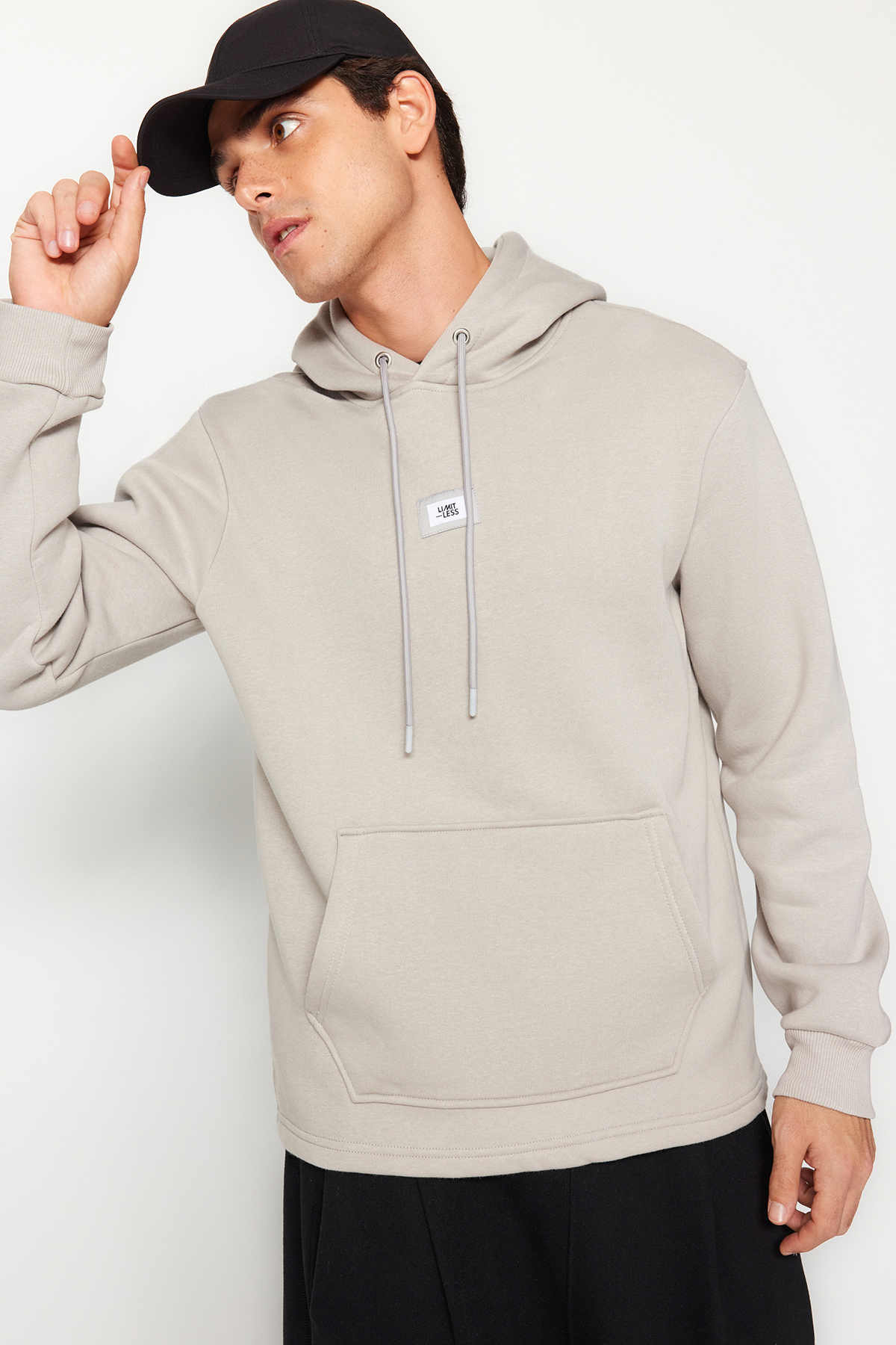 Levně Trendyol Gray Regular/Regular Fit Hooded Long Sleeve Sweatshirt
