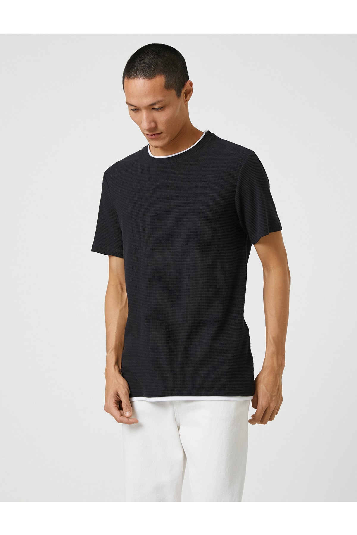 Koton Basic tkané tričko s krátkym rukávom s výstrihom posádky, Slim Fit.