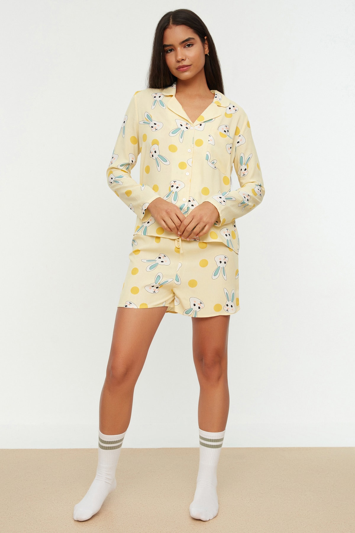 Levně Trendyol Yellow Rabbit Patterned Shirt-Shorts Woven Pajamas Set