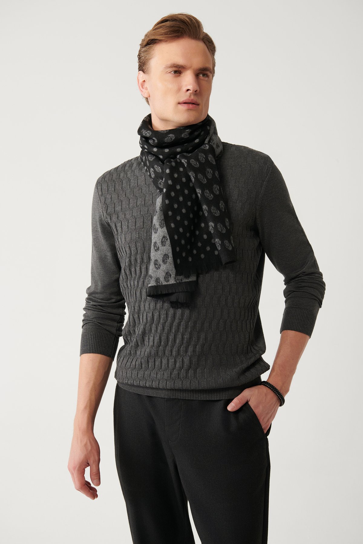 Levně Avva Men's Dark Gray Knitwear Sweater Half Turtleneck Front Textured Cotton Regular Fit