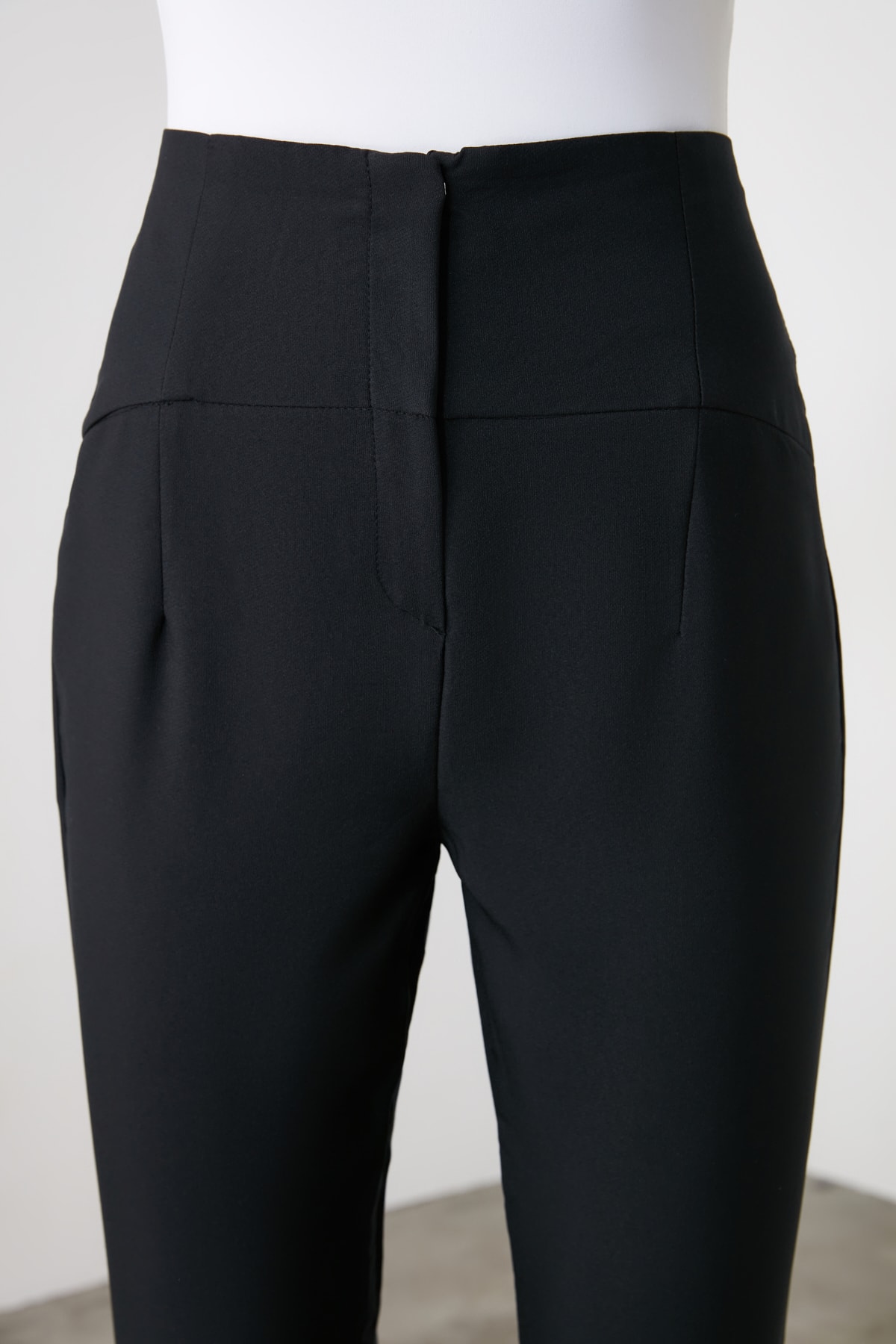 Pantaloni dama, Trendyol Monochrome