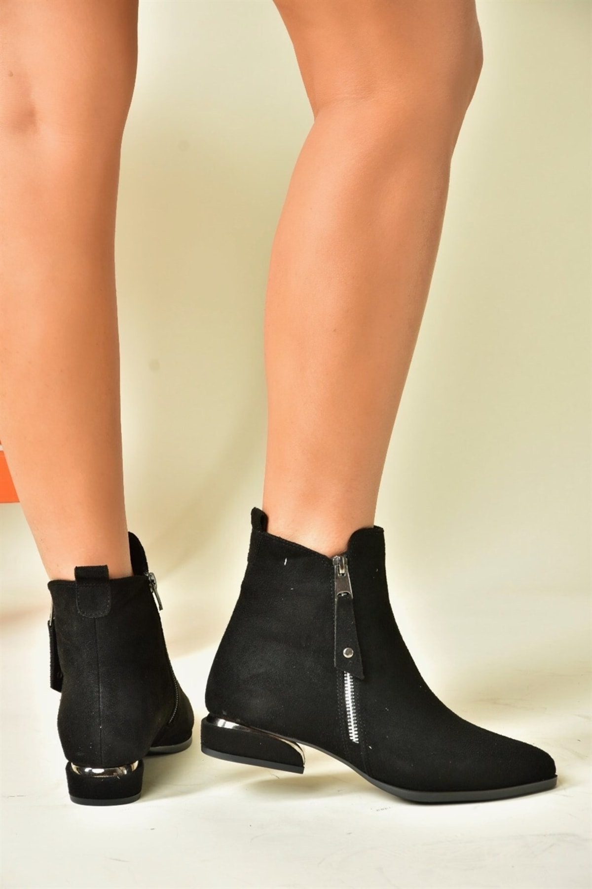 Fox Shoes Women's Black Suede Low Heeled Boots