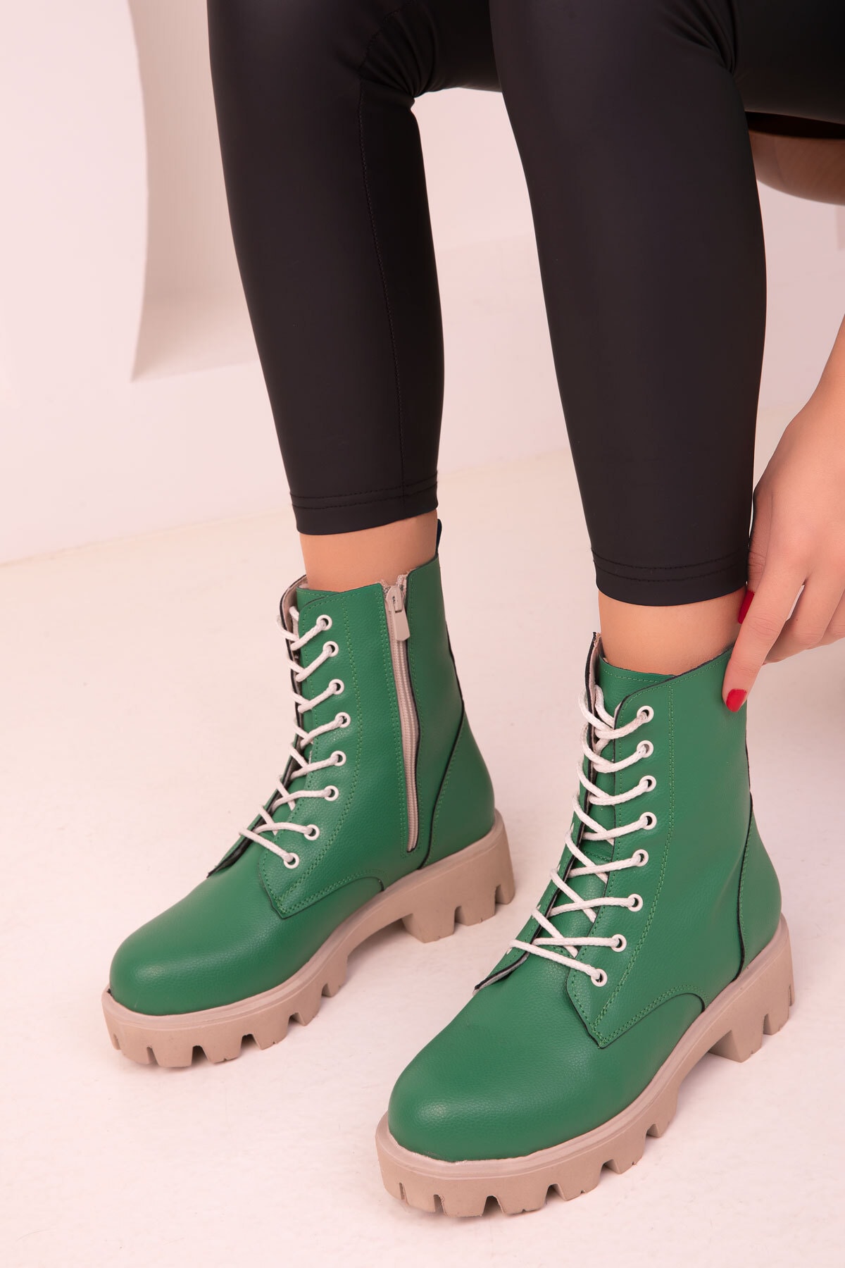 Levně Soho Women's Green Boots & Booties 17612