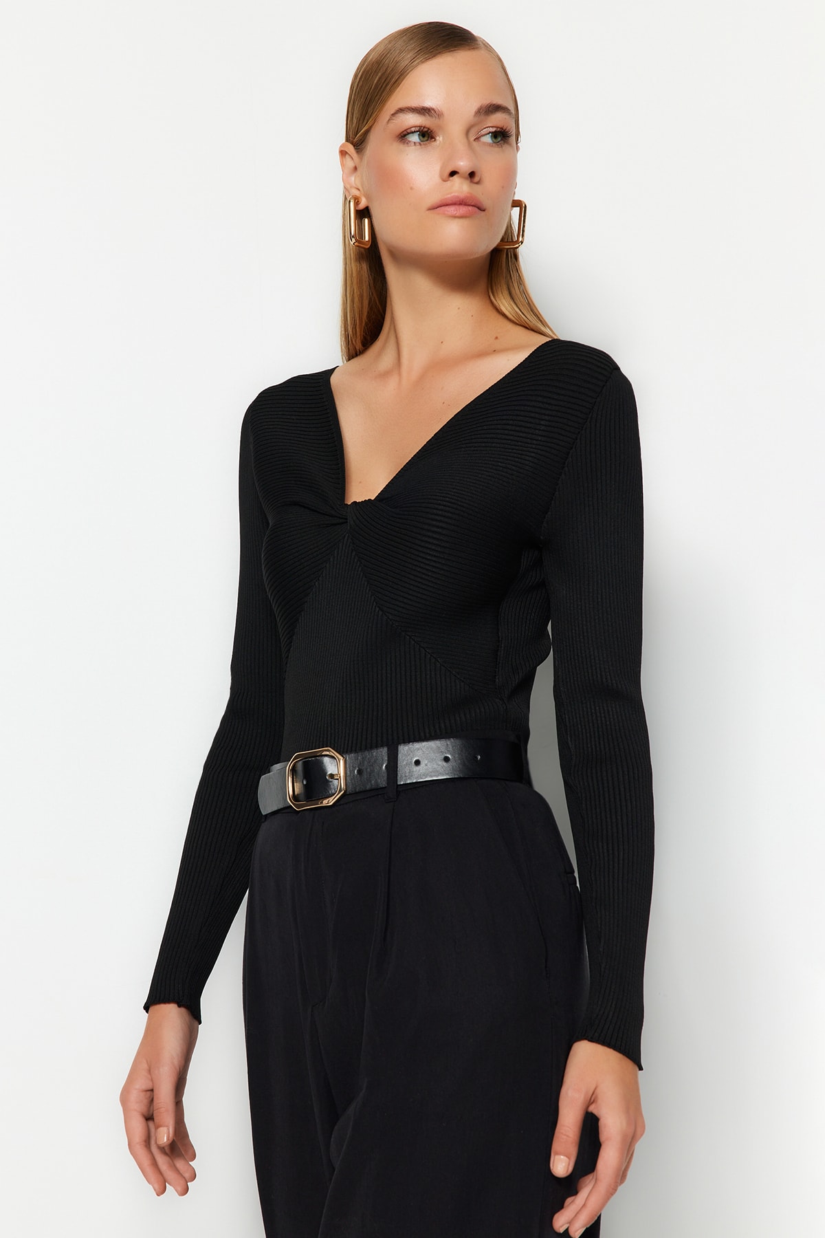 Trendyol Black V-Neck Knitwear Sweater