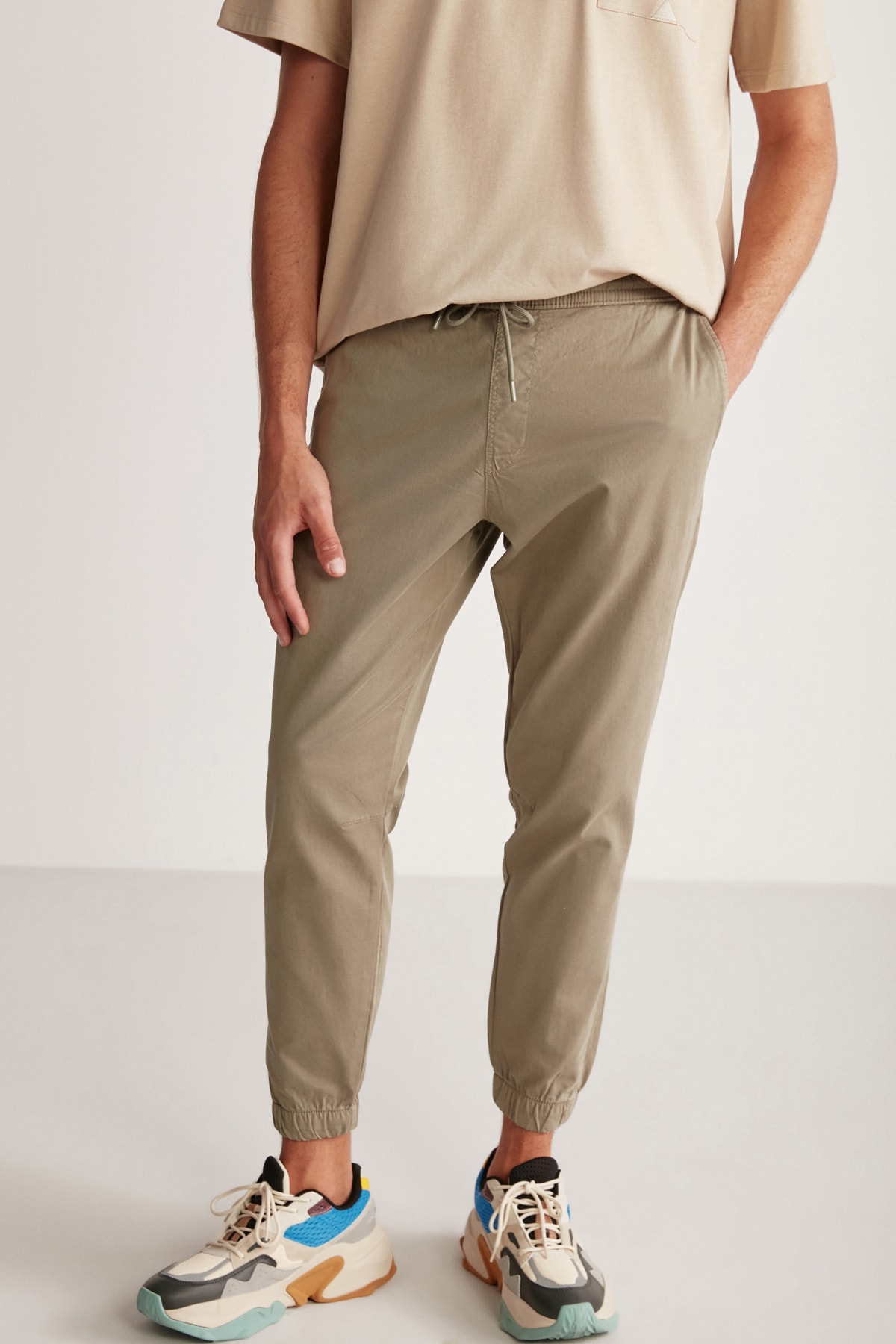 GRIMELANGE Jakob Men's Woven Washed 4 Pocket Thick Textured Khaki Trousers with Elastic Legs