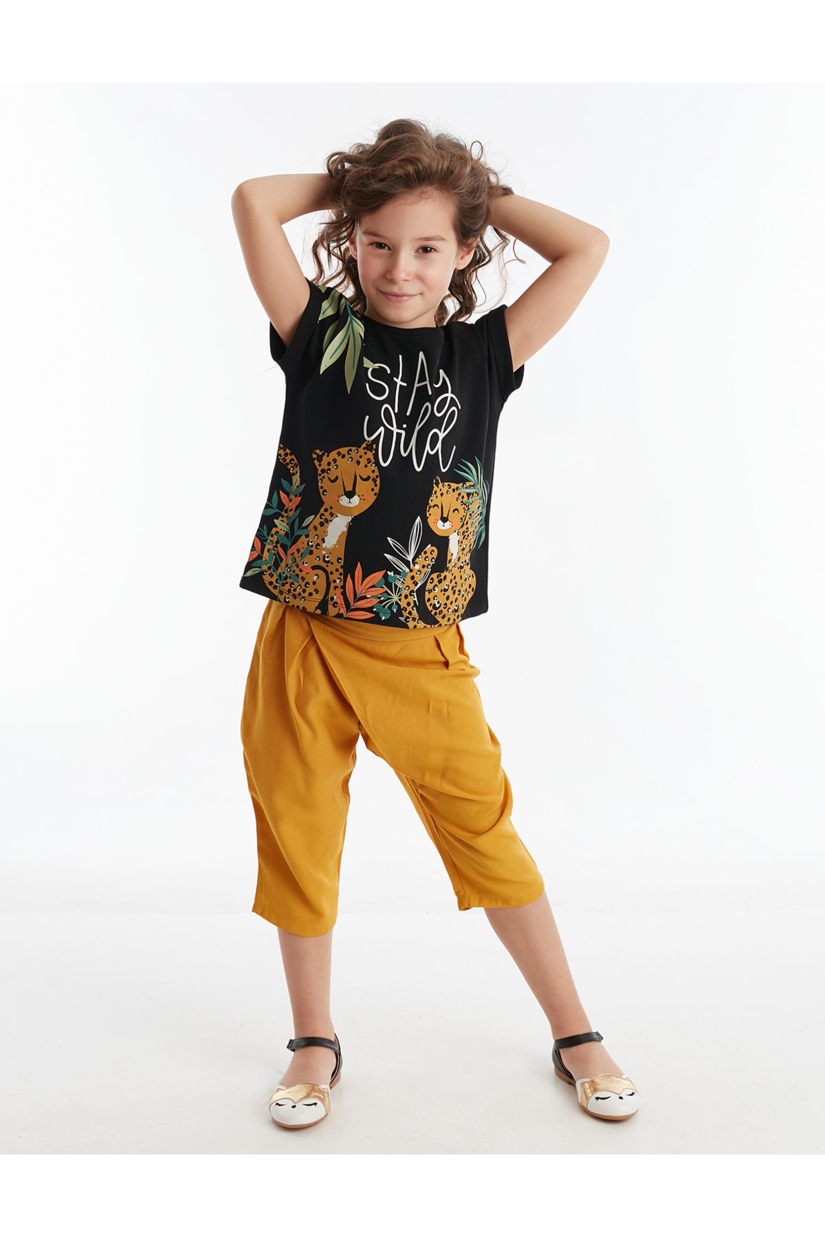 Levně Denokids Stay Leo Girl's T-shirt Capri Pants Set