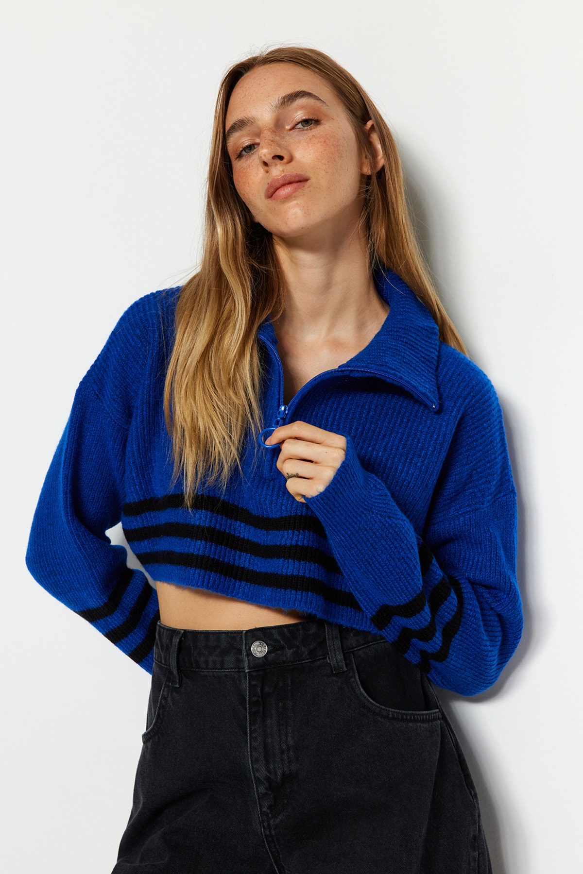Trendyol Saks Crop Knitwear Sweater