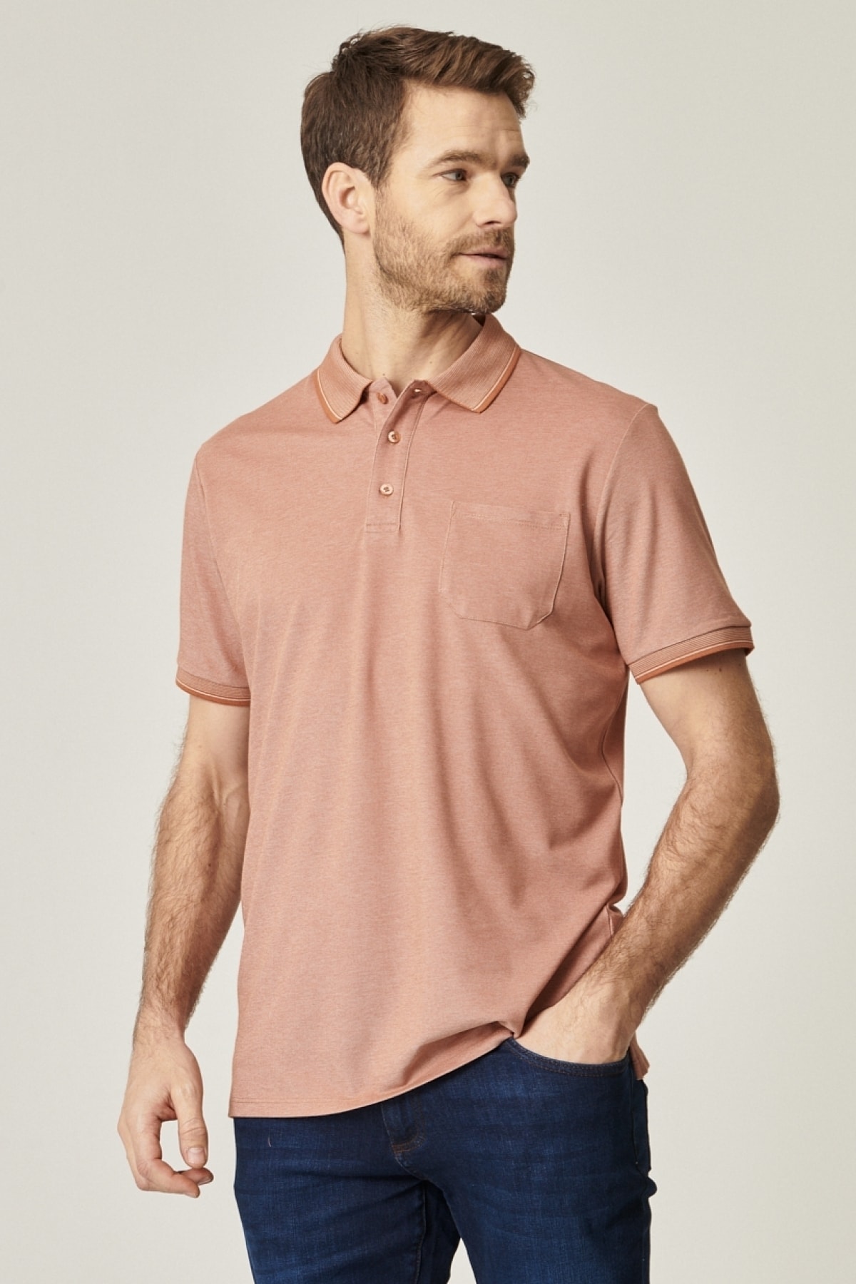 Levně AC&Co / Altınyıldız Classics Men's Non-Shrink Cotton Fabric Regular Fit Relaxed Cut Tile-beige Roll-Up Polo Neck Pocket T-Shirt