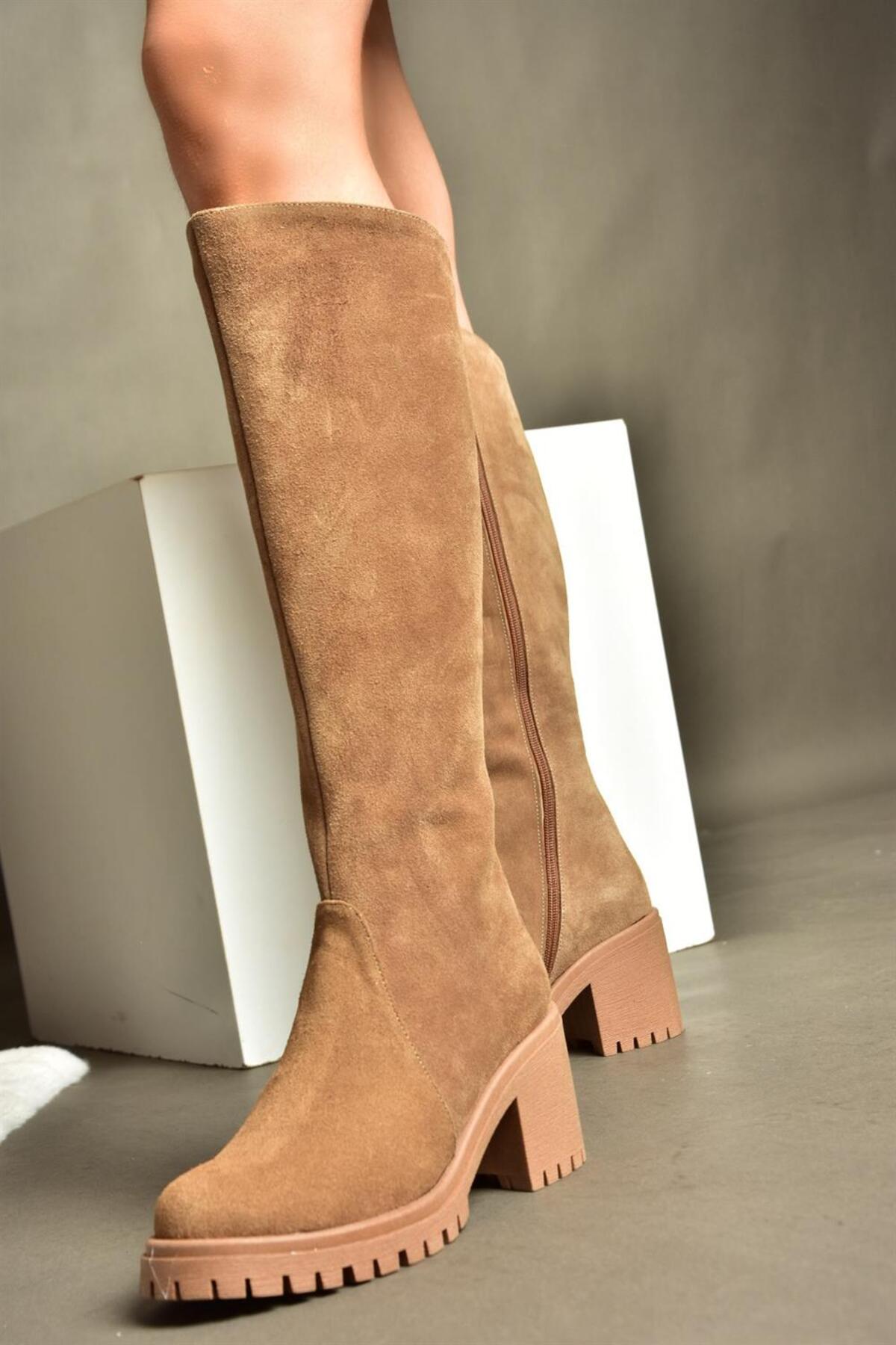 Levně Fox Shoes R654047702 Tan Genuine Leather Suede Women's Boots With Thick Heels