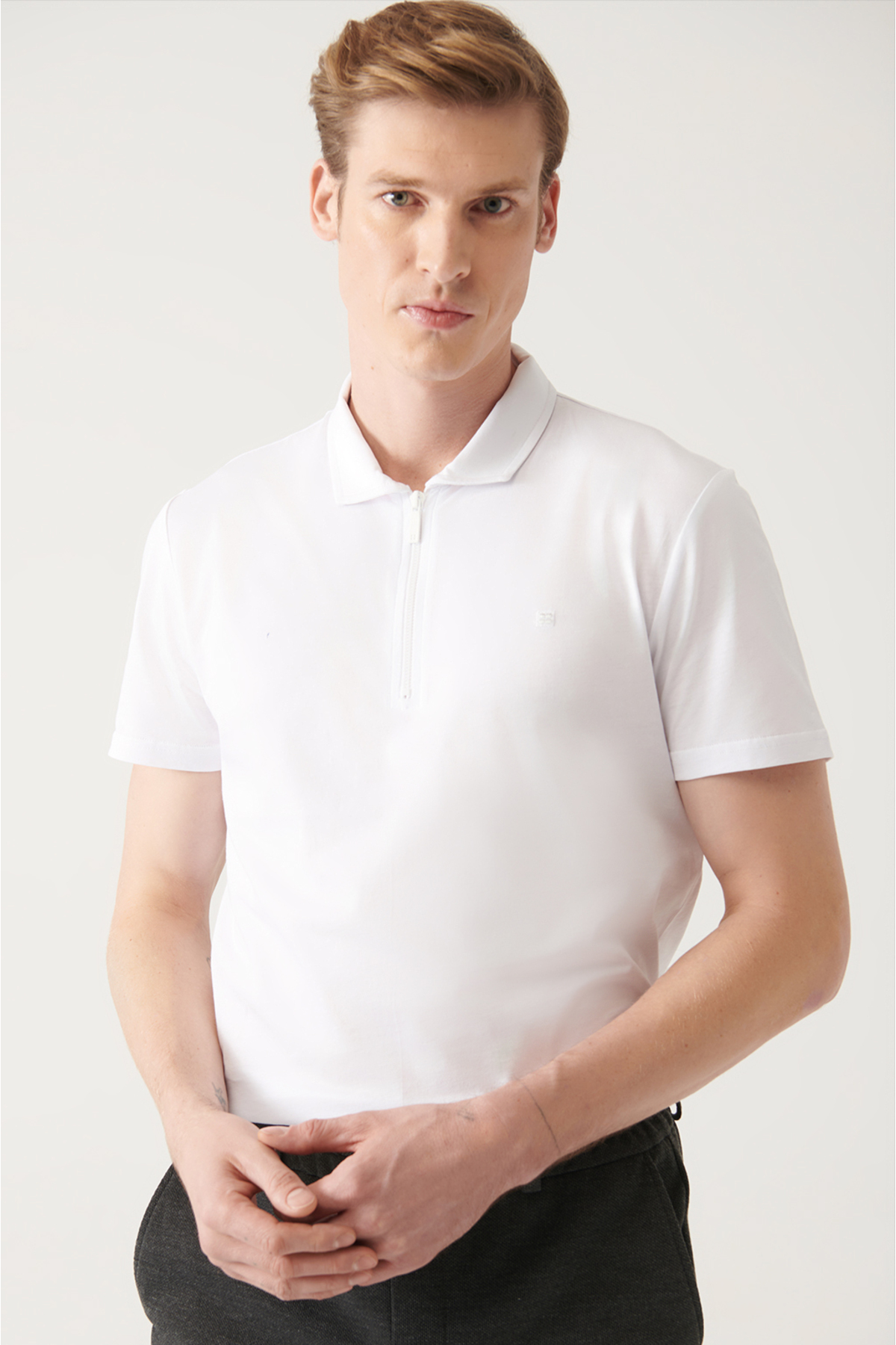 Levně Avva Men's White 100% Cotton Zippered Regular Fit Polo Neck T-shirt