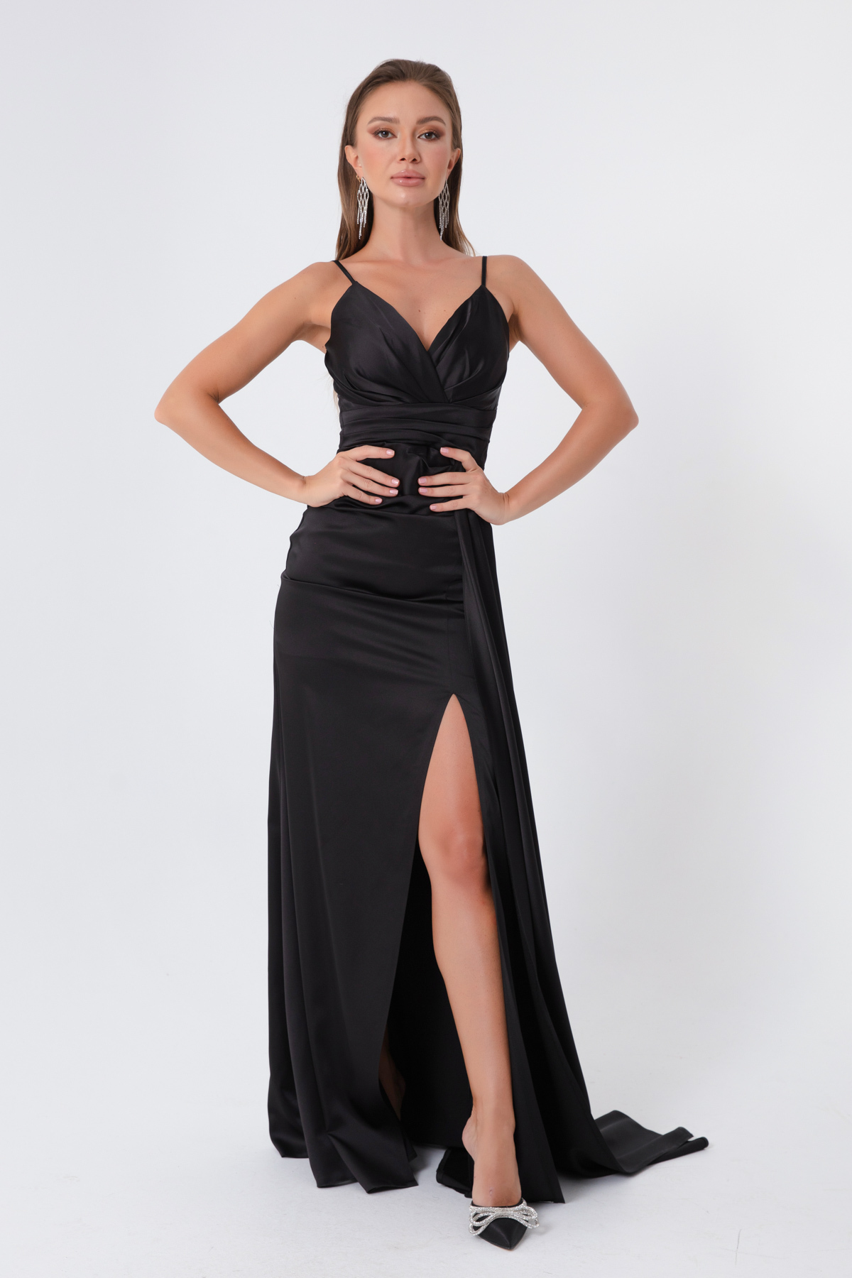 Levně Lafaba Dámské černé páskové dlouhé saténové večerní šaty a promoční šaty