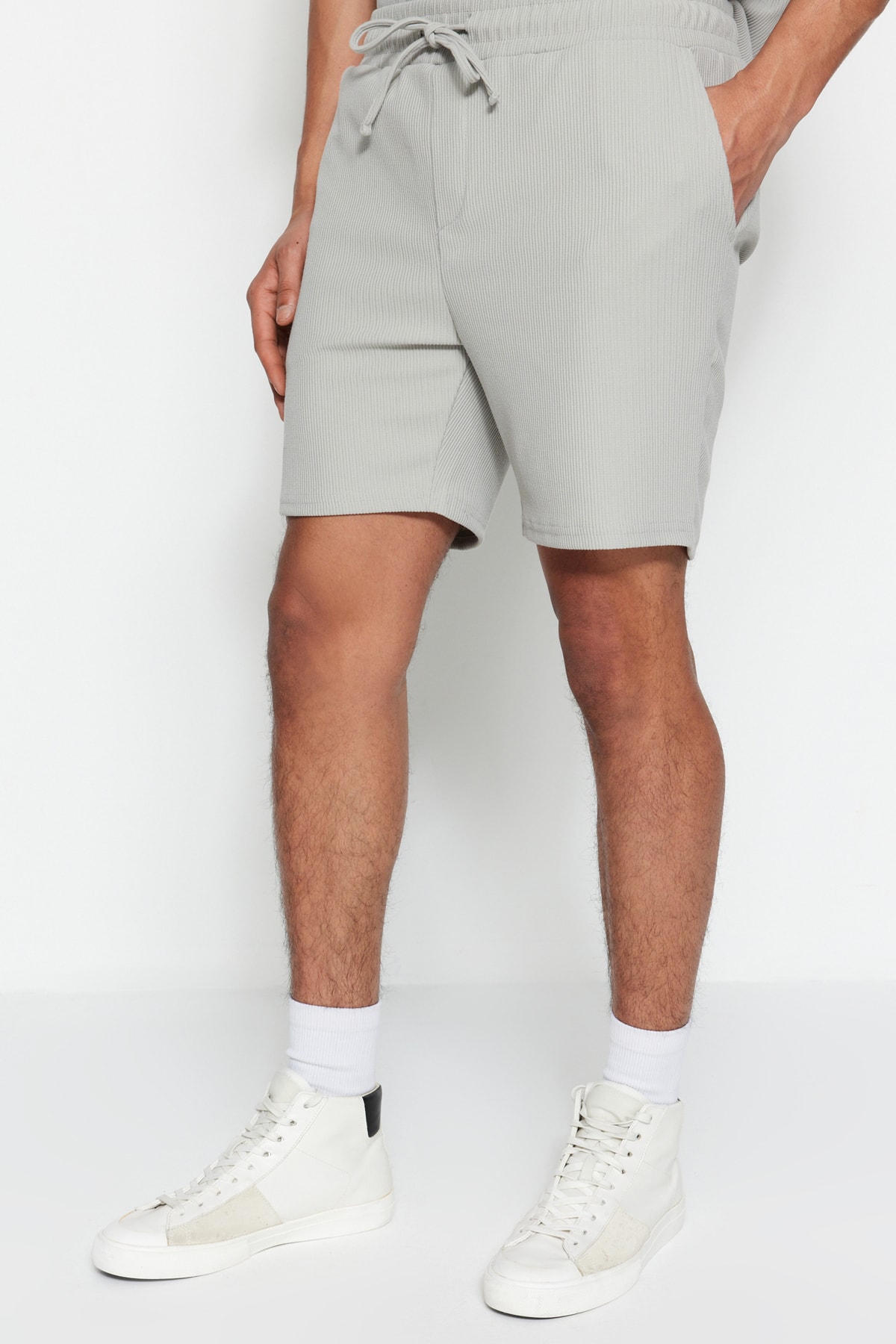Levně Trendyol Gray Regular/Normal Fit Medium Drawcord Textured Shorts