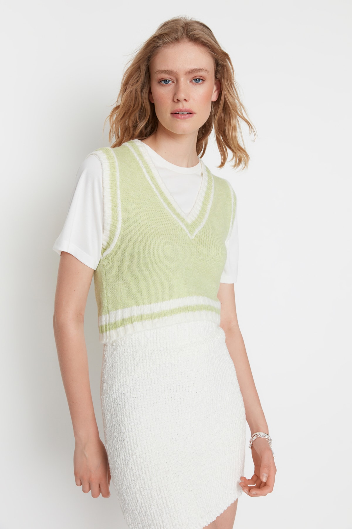 Trendyol Mint Crop Soft Textured V-Neck Knitwear Sweater
