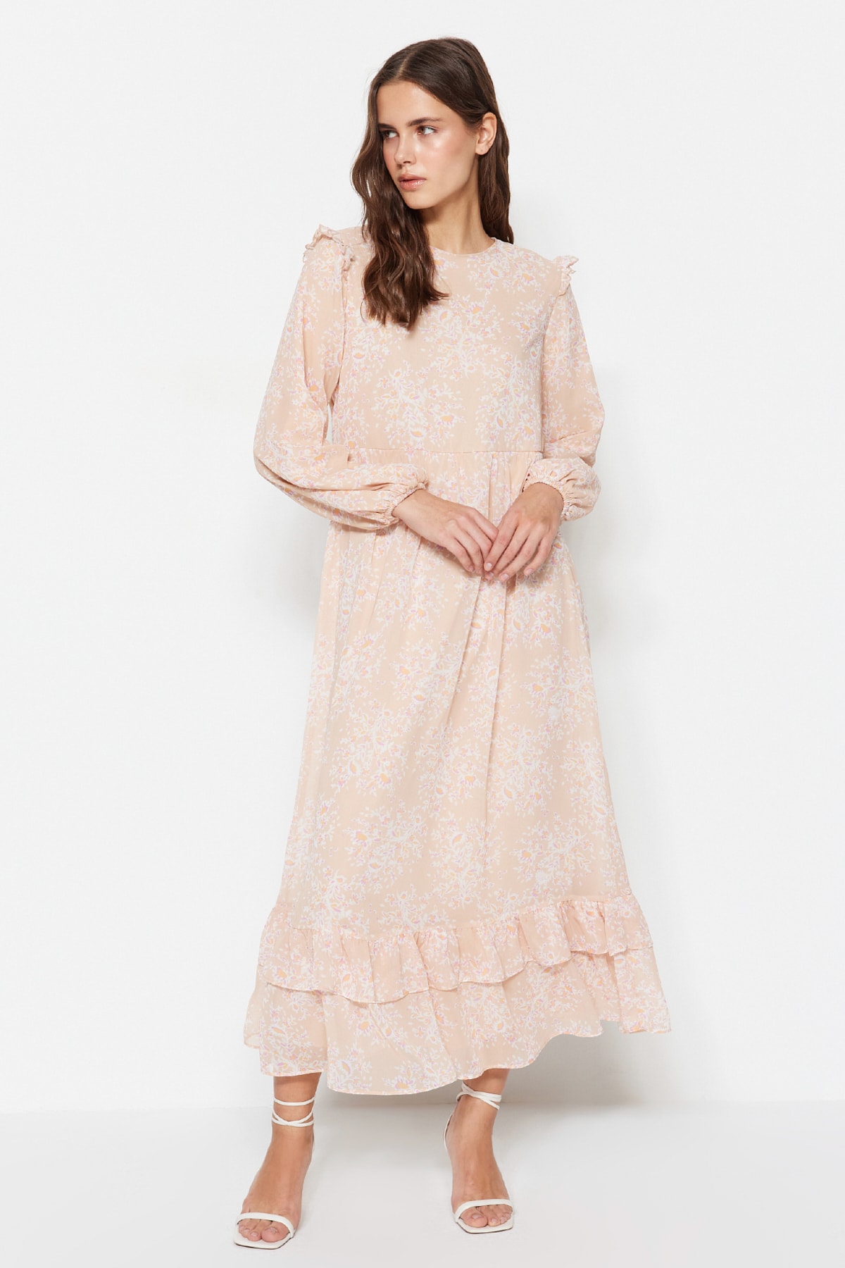 Levně Trendyol světle růžové květinové volánky detail lemované tkané šifonové šaty