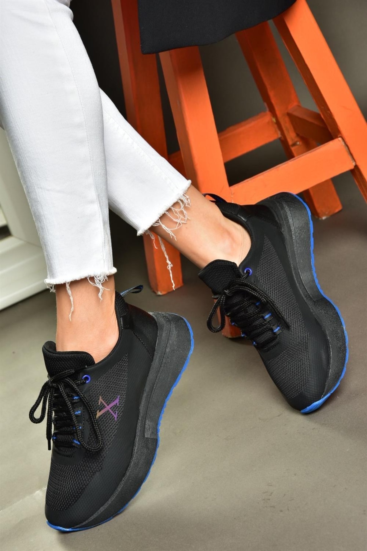Levně Fox Shoes P848531504 Women's Sneakers in Black/Sax Blue Fabric