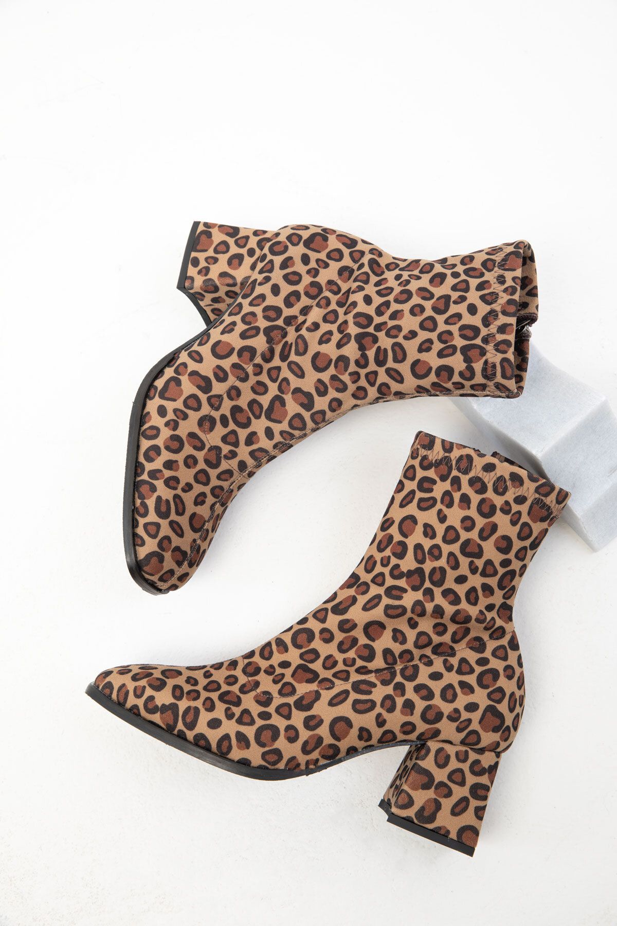 Soho Leopard Women's Boots & Bootie 19574