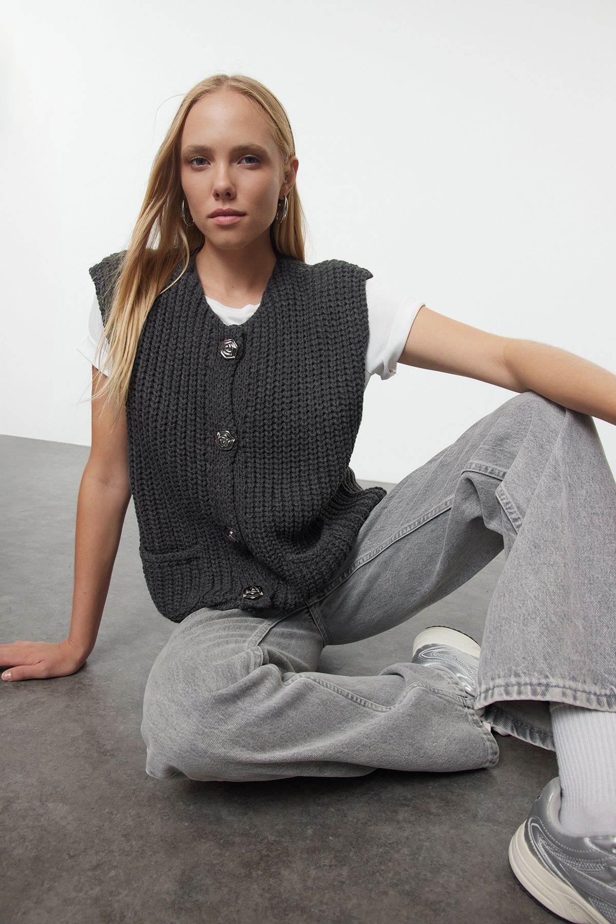 Trendyol Anthracite Crew Neck Fitted Knit Vest