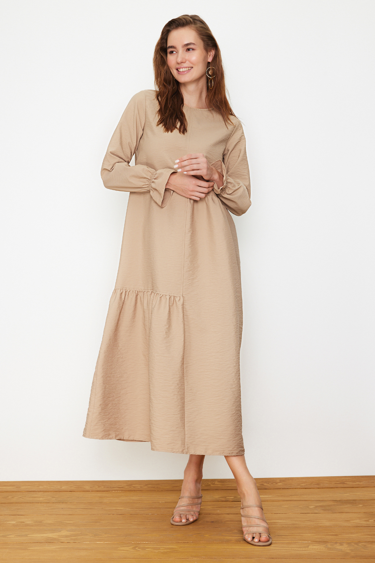 Levně Trendyol Beige Sleeve Detailed Plain Woven Dress