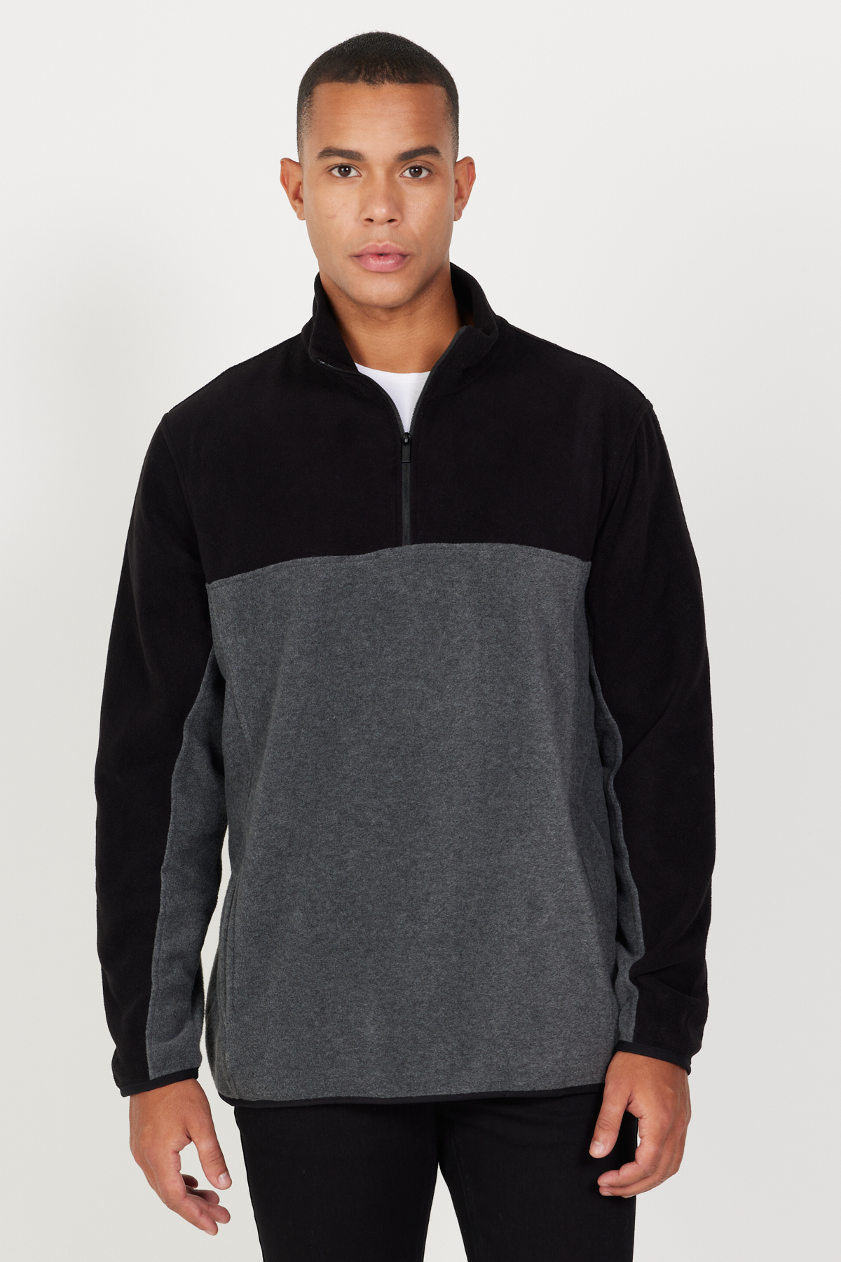 Levně AC&Co / Altınyıldız Classics Men's Black-anthracite Standard Fit Normal Cut, Casual Casual Two-tone Fleece Sports Sweatshirt.